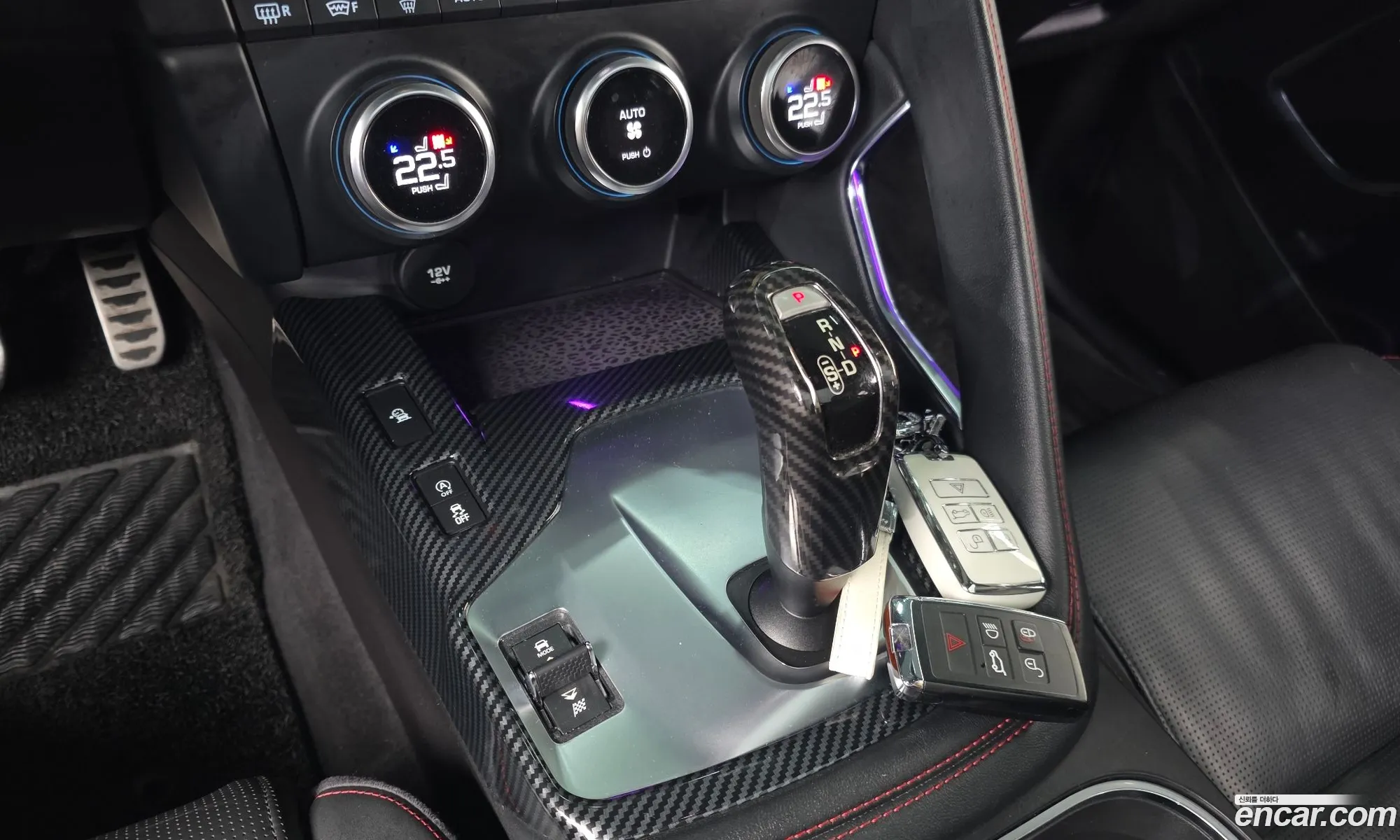 Jaguar E-Pace 2018 SADFA2BX2J1Z01450 — 17