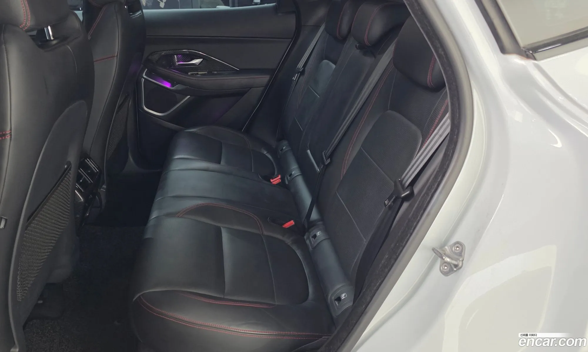 Jaguar E-Pace 2018 SADFA2BX2J1Z01450 — 23
