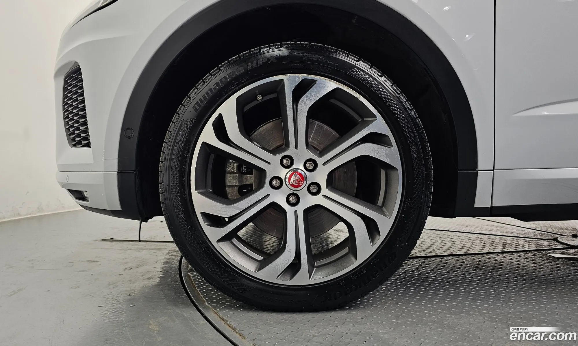 Jaguar E-Pace 2018 SADFA2BX2J1Z01450 — 21