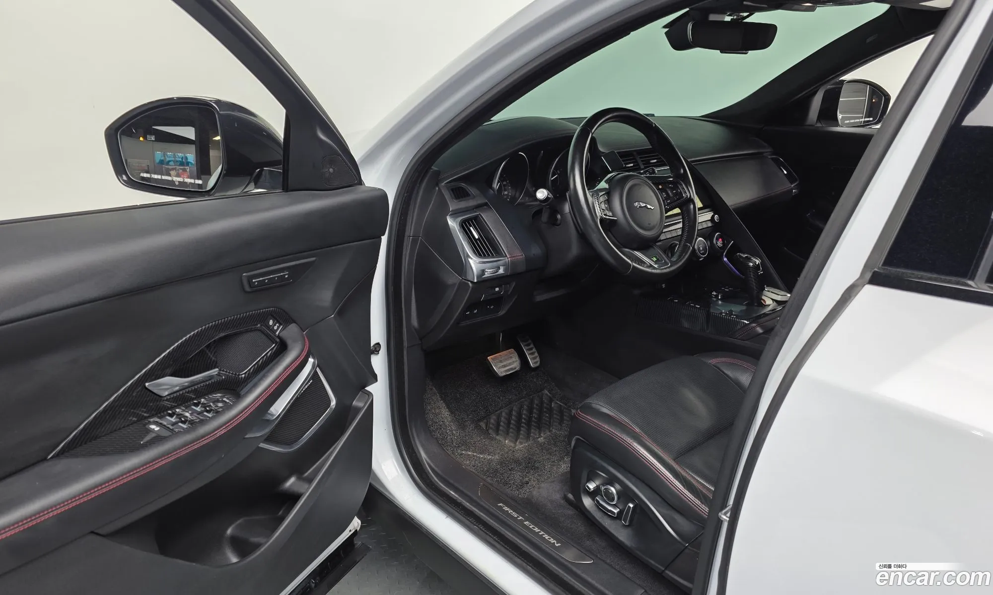 Jaguar E-Pace 2018 SADFA2BX2J1Z01450 — 15