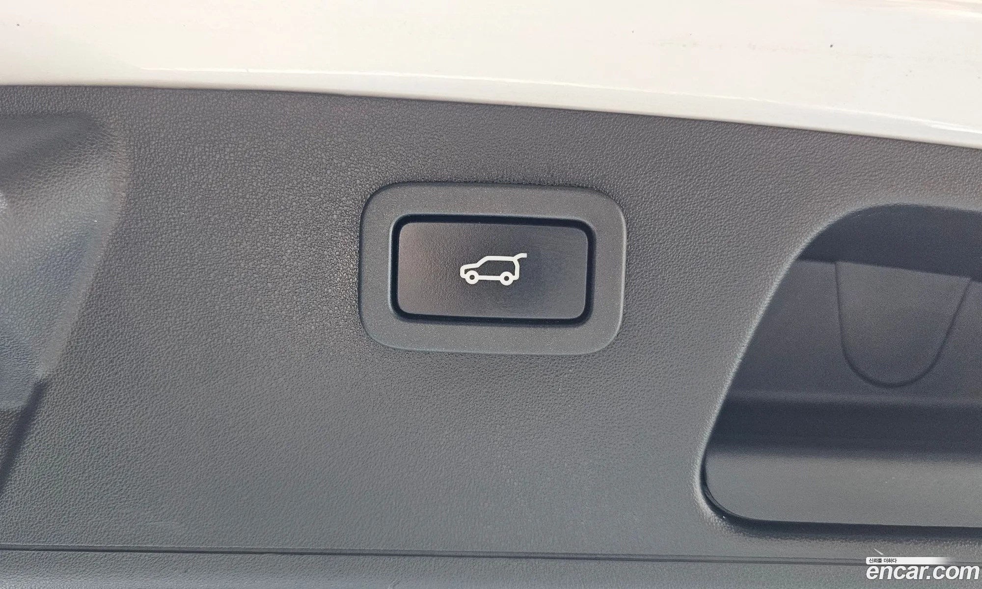 Jaguar E-Pace 2018 SADFA2BX2J1Z01450 — 11