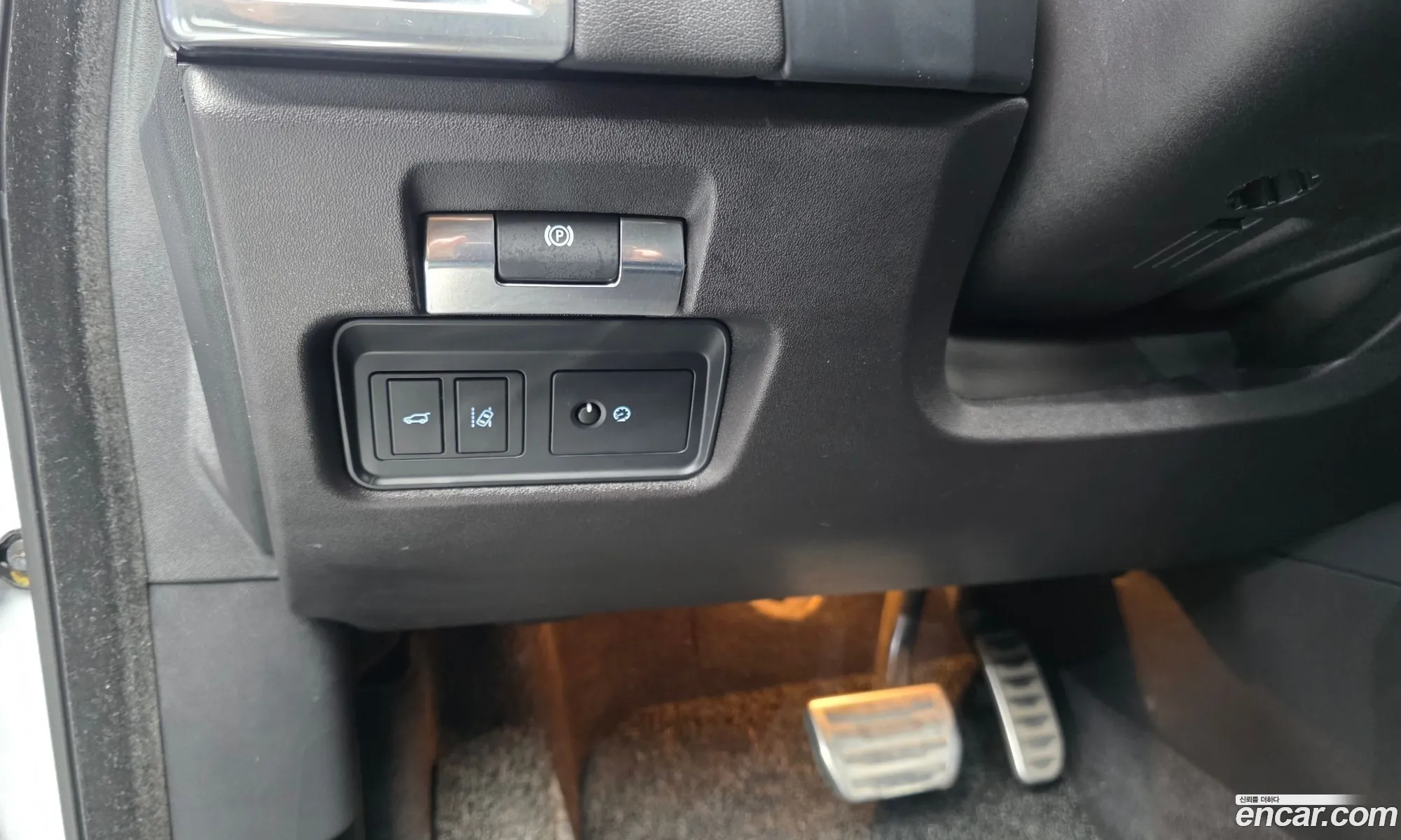 Jaguar E-Pace 2018 SADFA2BX2J1Z01450 — 12