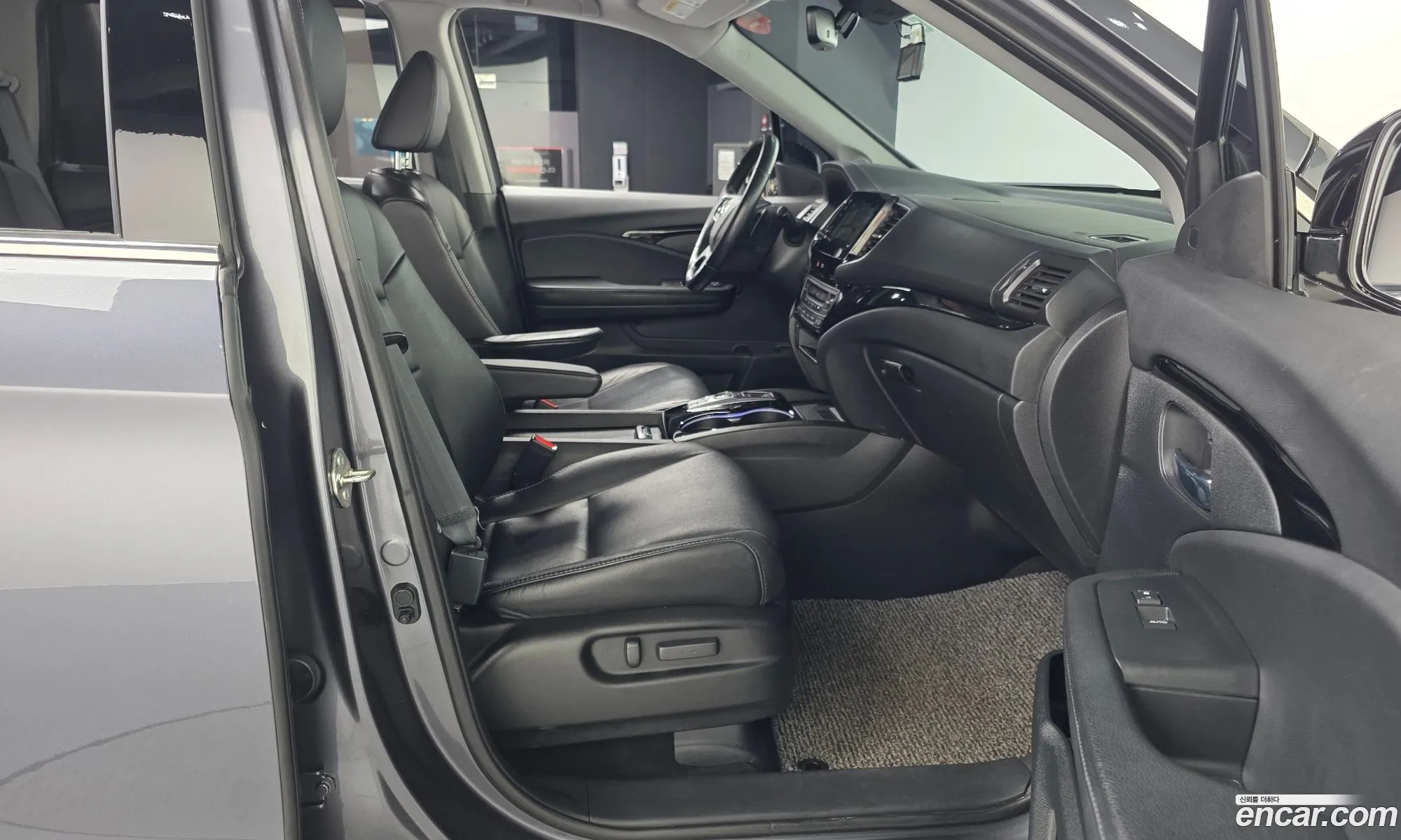Honda Pilot 2019 5FNYF6860KB200063 — 30