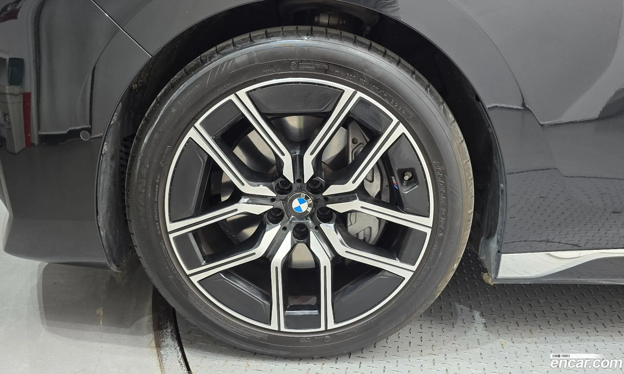 BMW 7 Series 2025 — 17