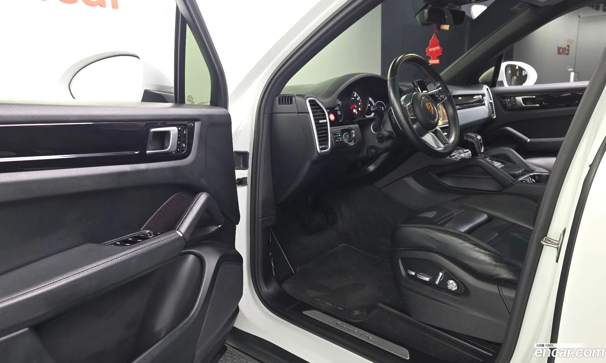 Porsche Cayenne 2019 WP1AA29Y8KDA29813 — 16