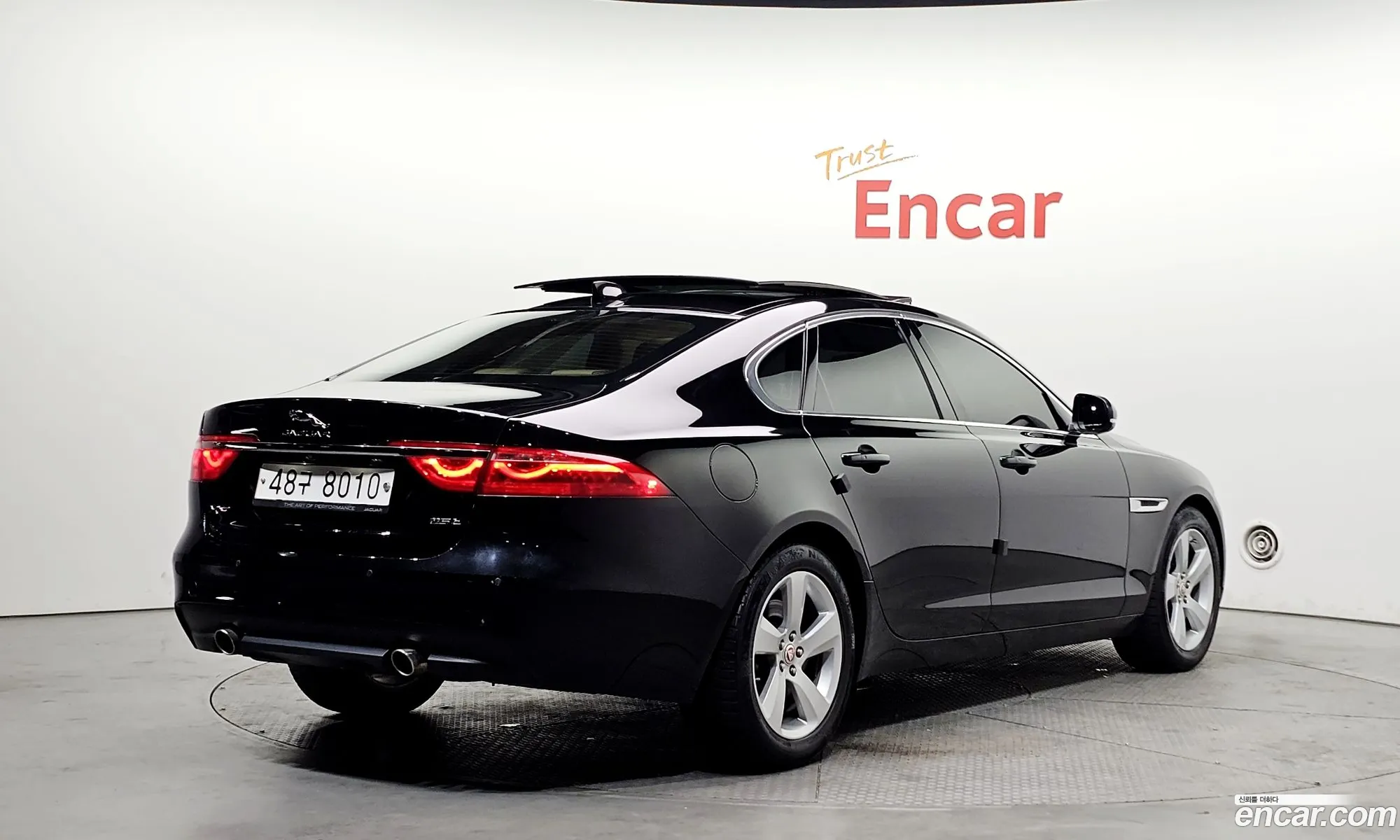 Jaguar XF 2018 — 9