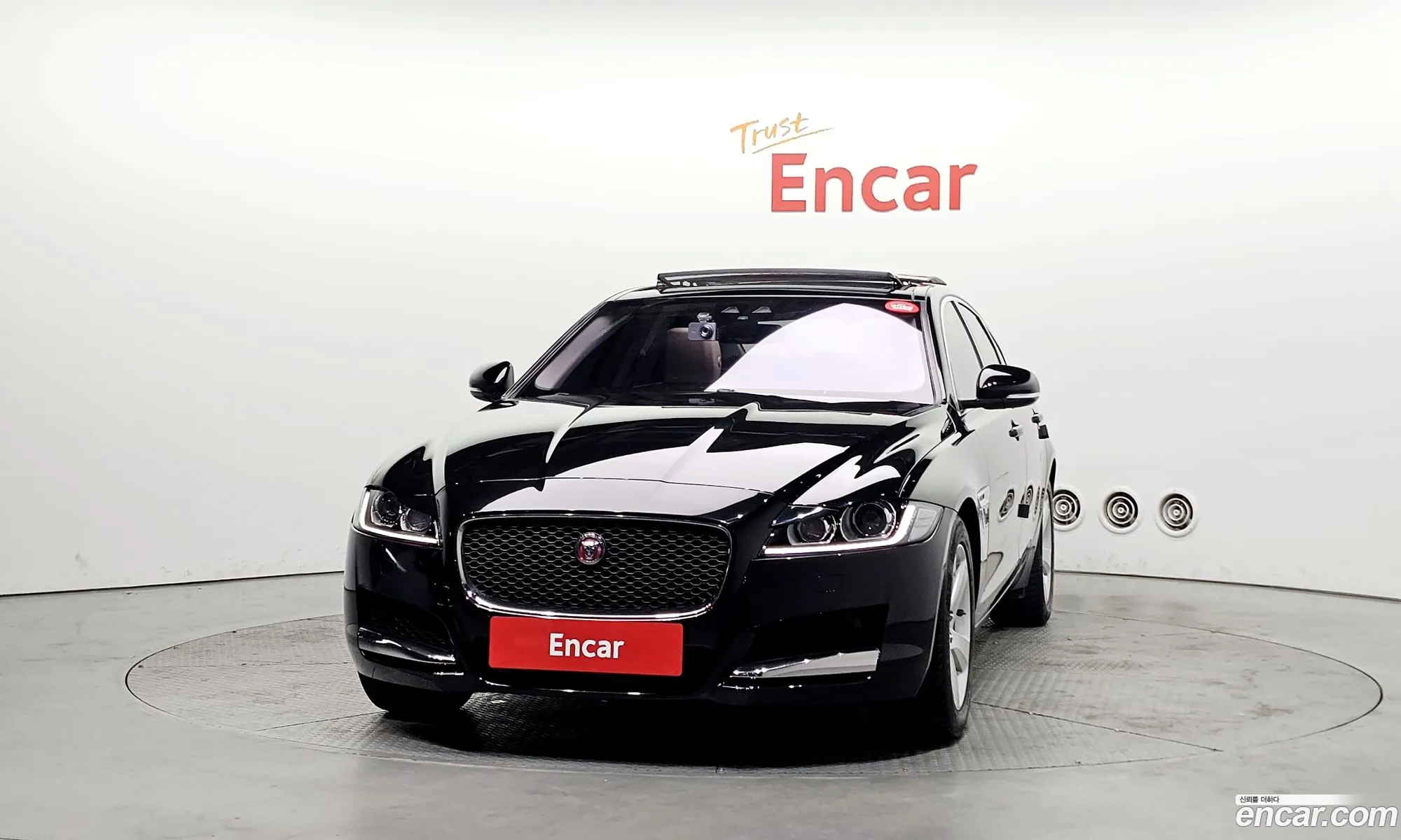 Jaguar XF 2018 — 18