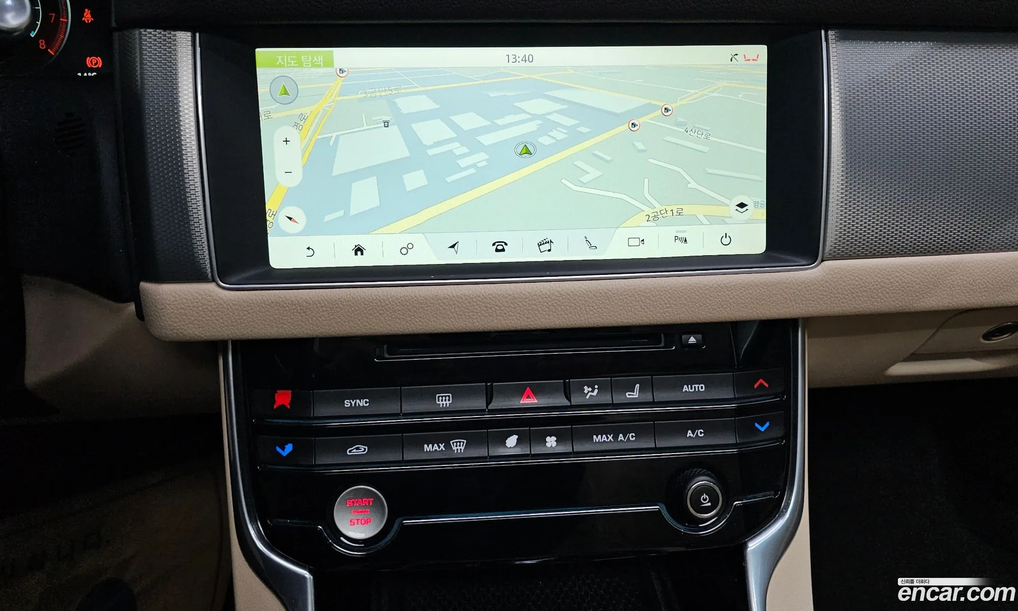 Jaguar XF 2018 — 17
