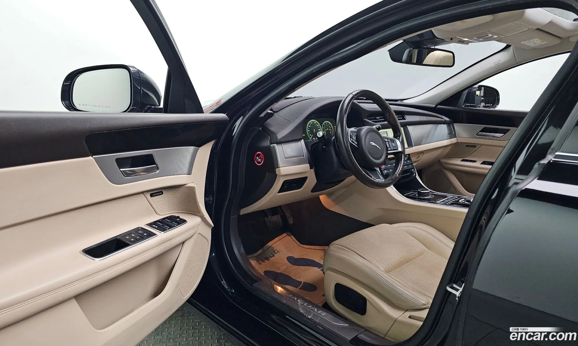 Jaguar XF 2018 — 7