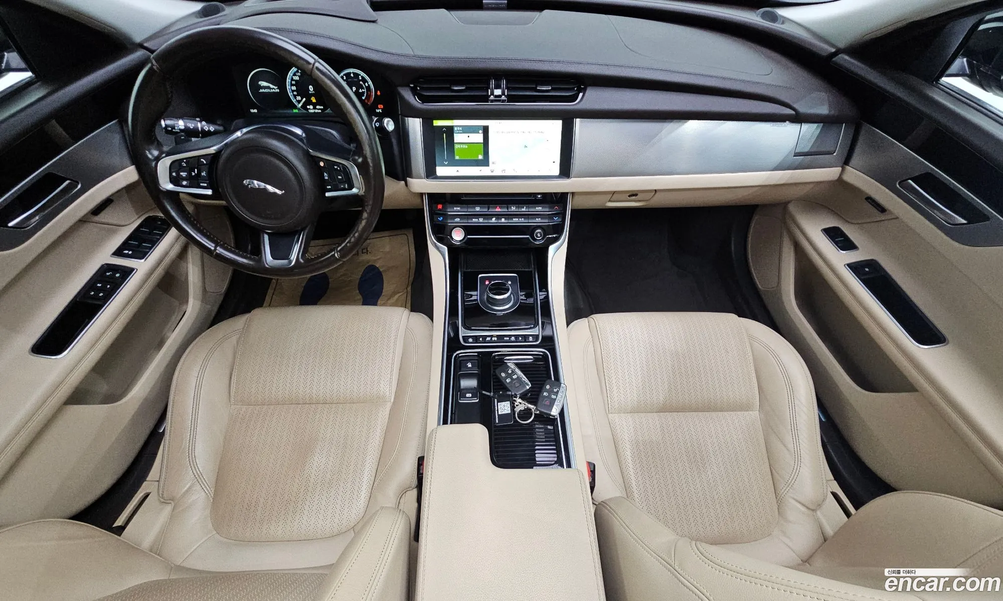 Jaguar XF 2018 — 13