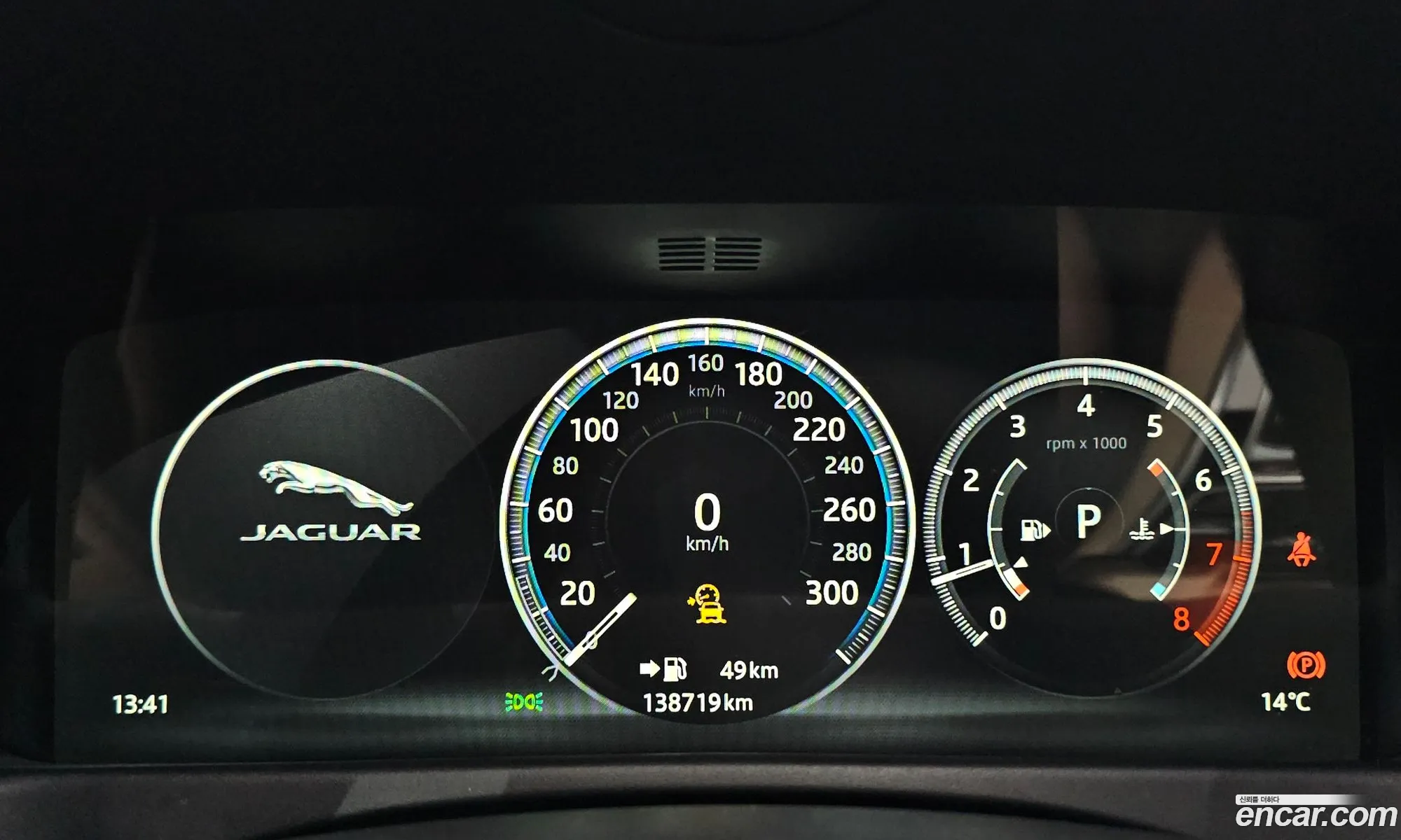 Jaguar XF 2018 — 10