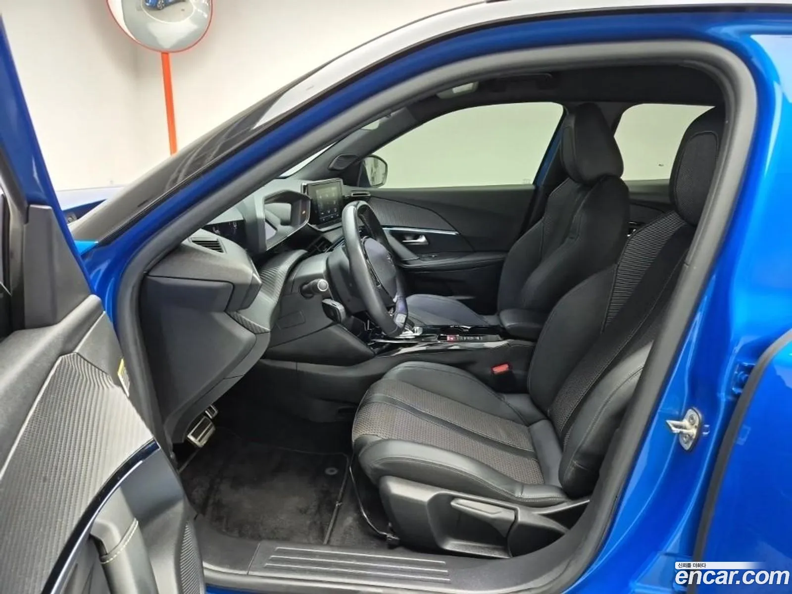 Peugeot e-2008 2022 — 17