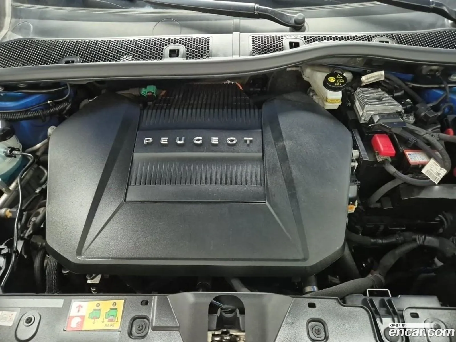 Peugeot e-2008 2022 — 8