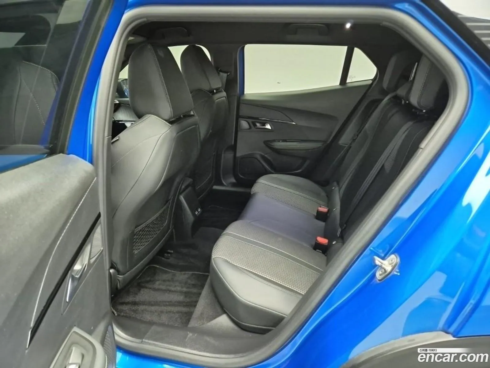 Peugeot e-2008 2022 — 3