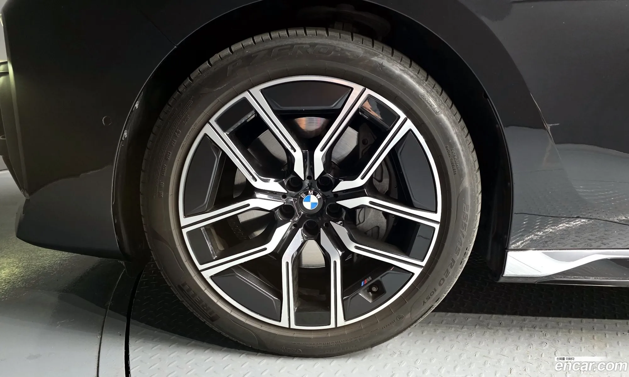 BMW 7 Series 2023 — 17