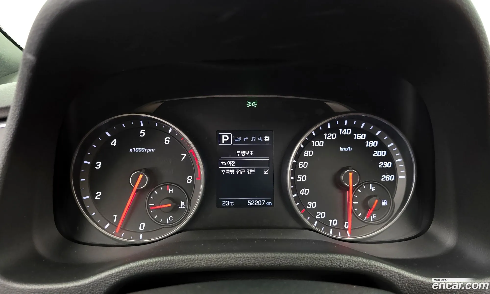 Hyundai Elantra AD 2016 — 13