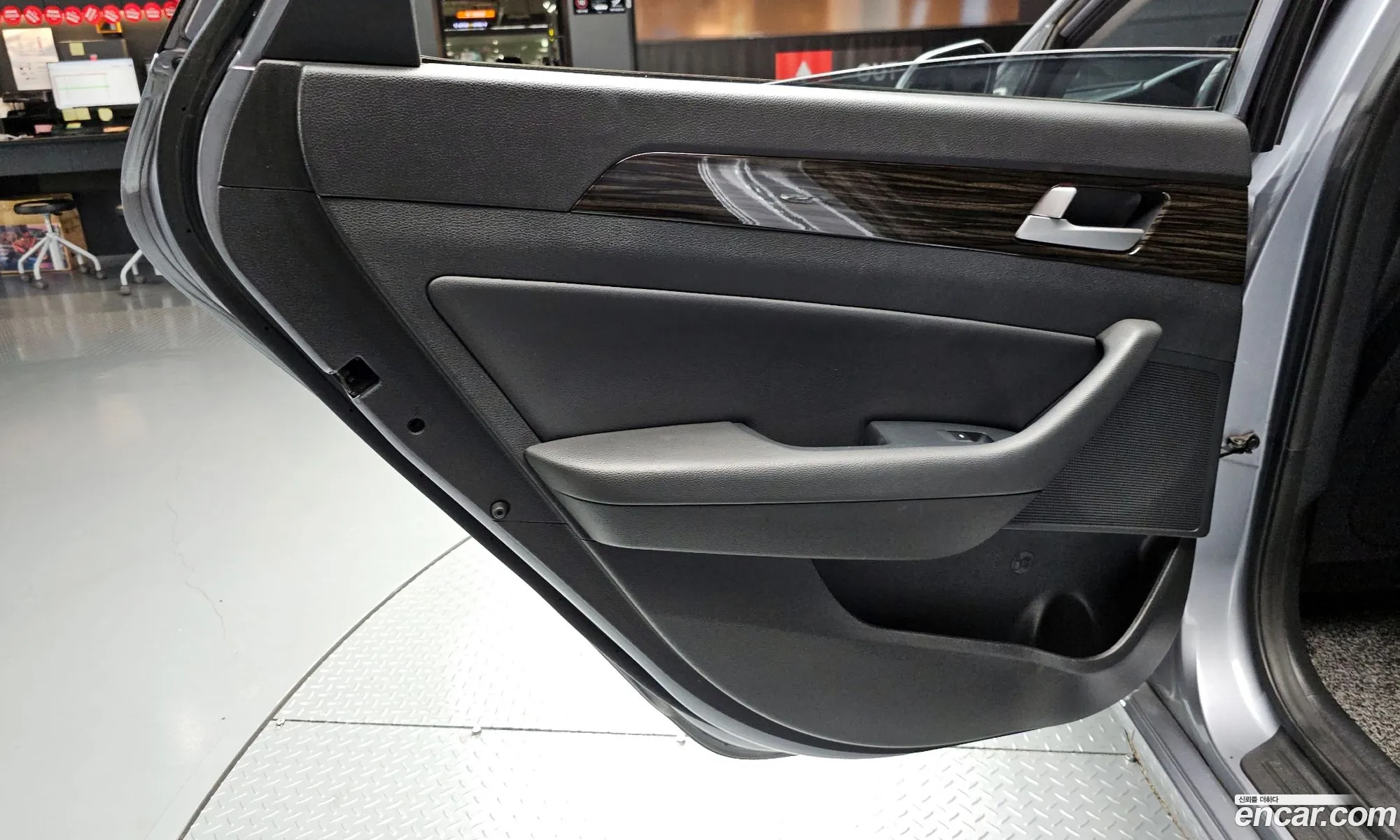 Hyundai LF Sonata 2015 — 18