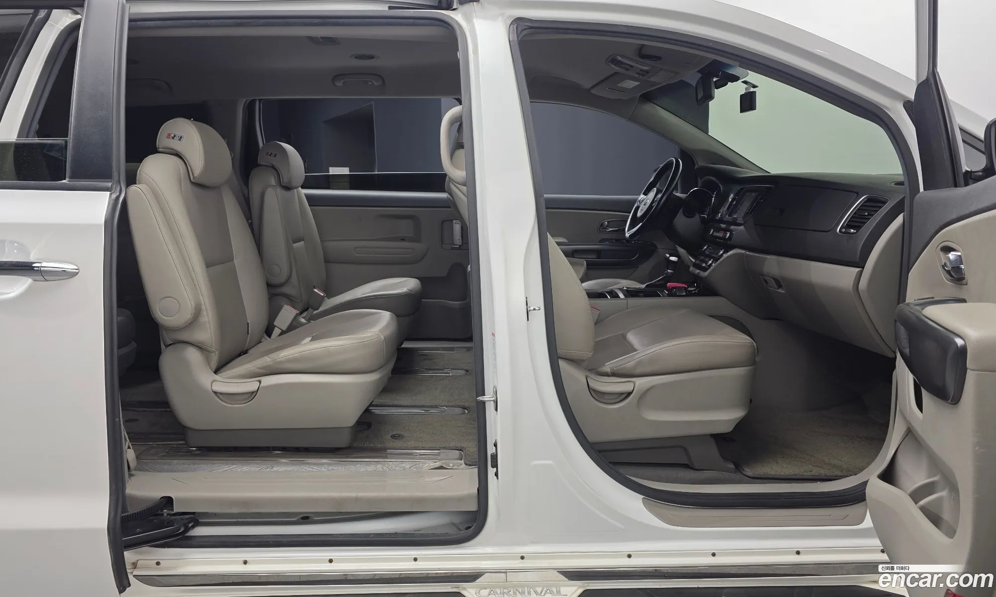 Kia Carnival 2016 — 7