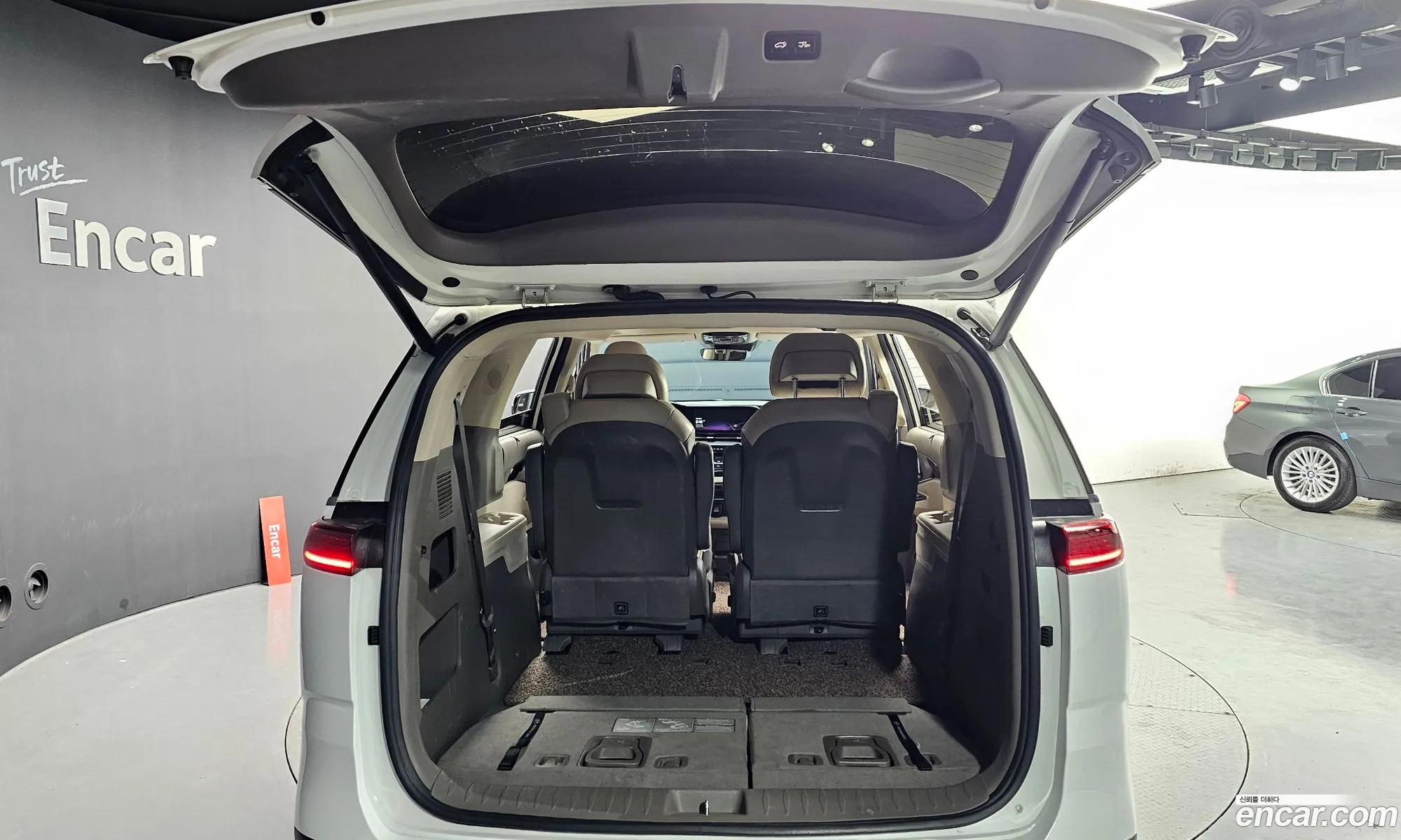 Kia Carnival 2021 — 3