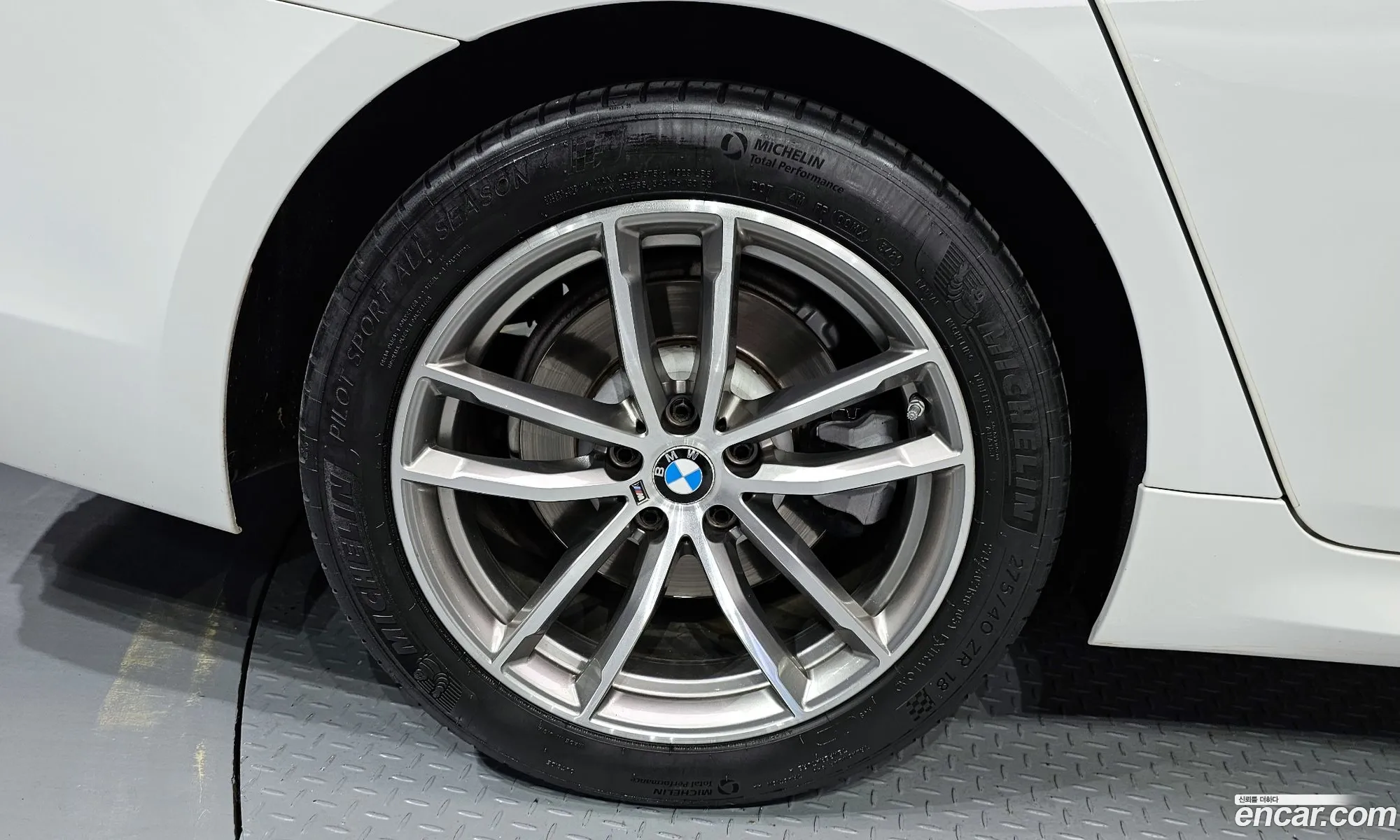 BMW 5 Series 2017 — 32