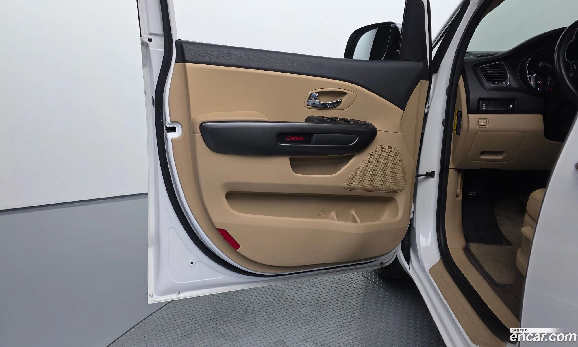 Kia Carnival 2016 — 6