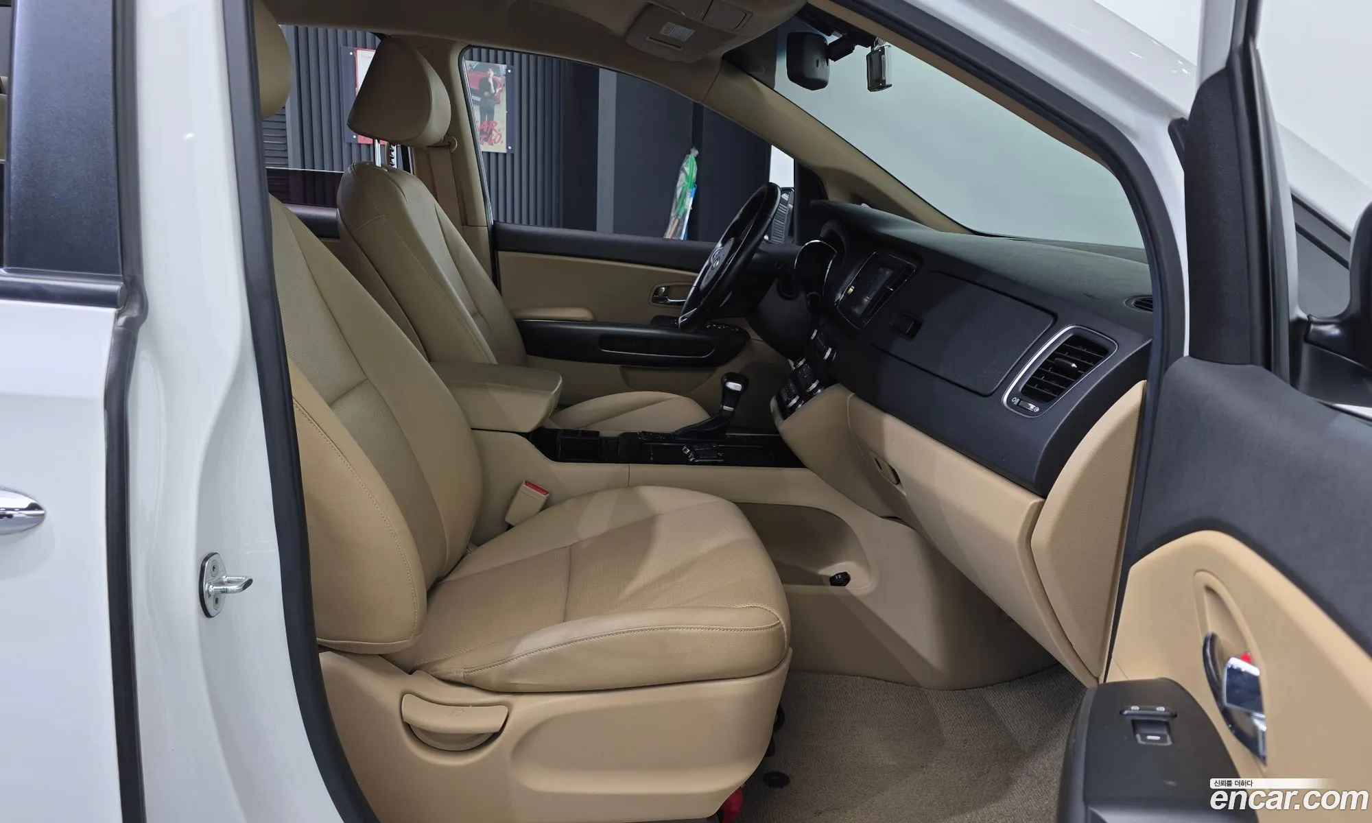 Kia Carnival 2016 — 25