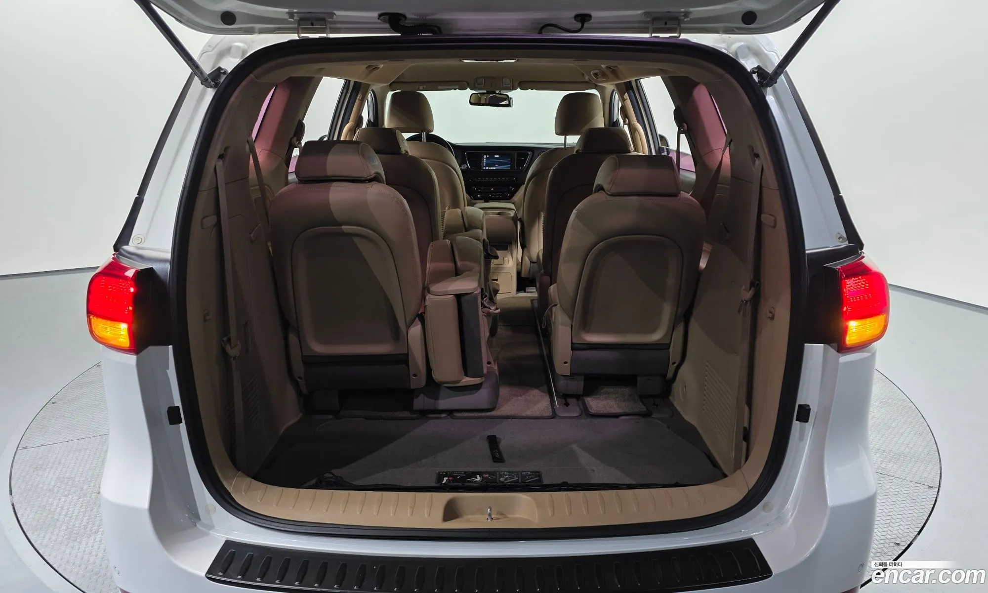 Kia Carnival 2016 — 38