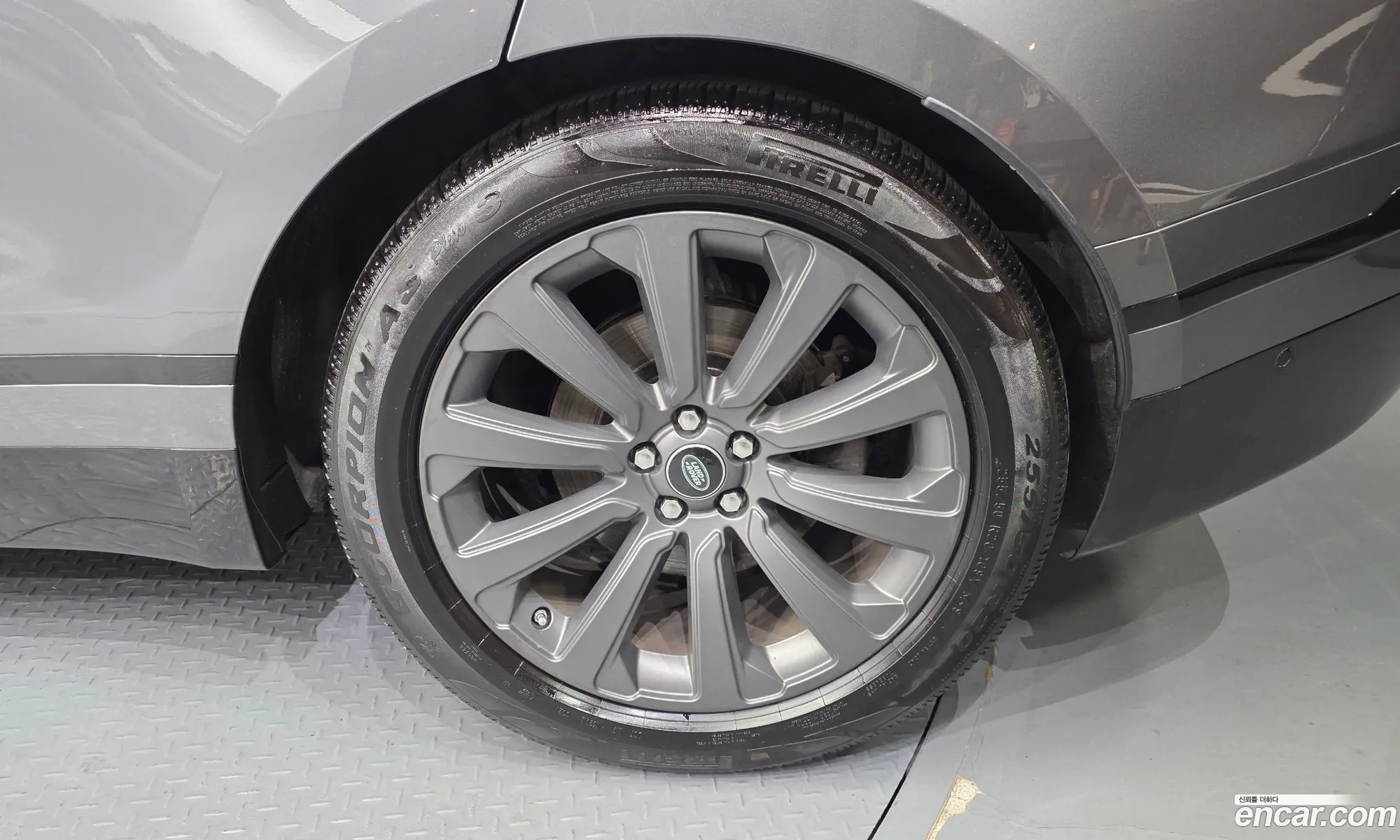 Land Rover Range Rover Velar 2019 — 11