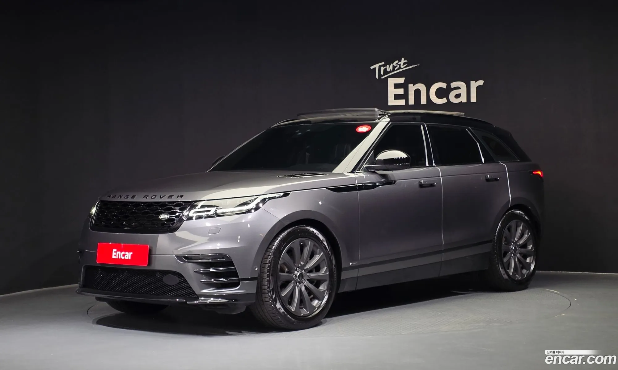 Land Rover Range Rover Velar 2019 — 12