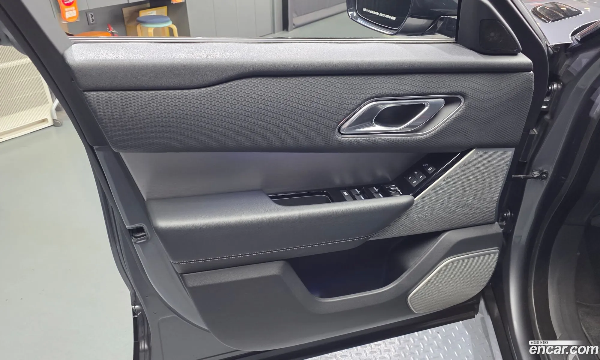 Land Rover Range Rover Velar 2019 — 13