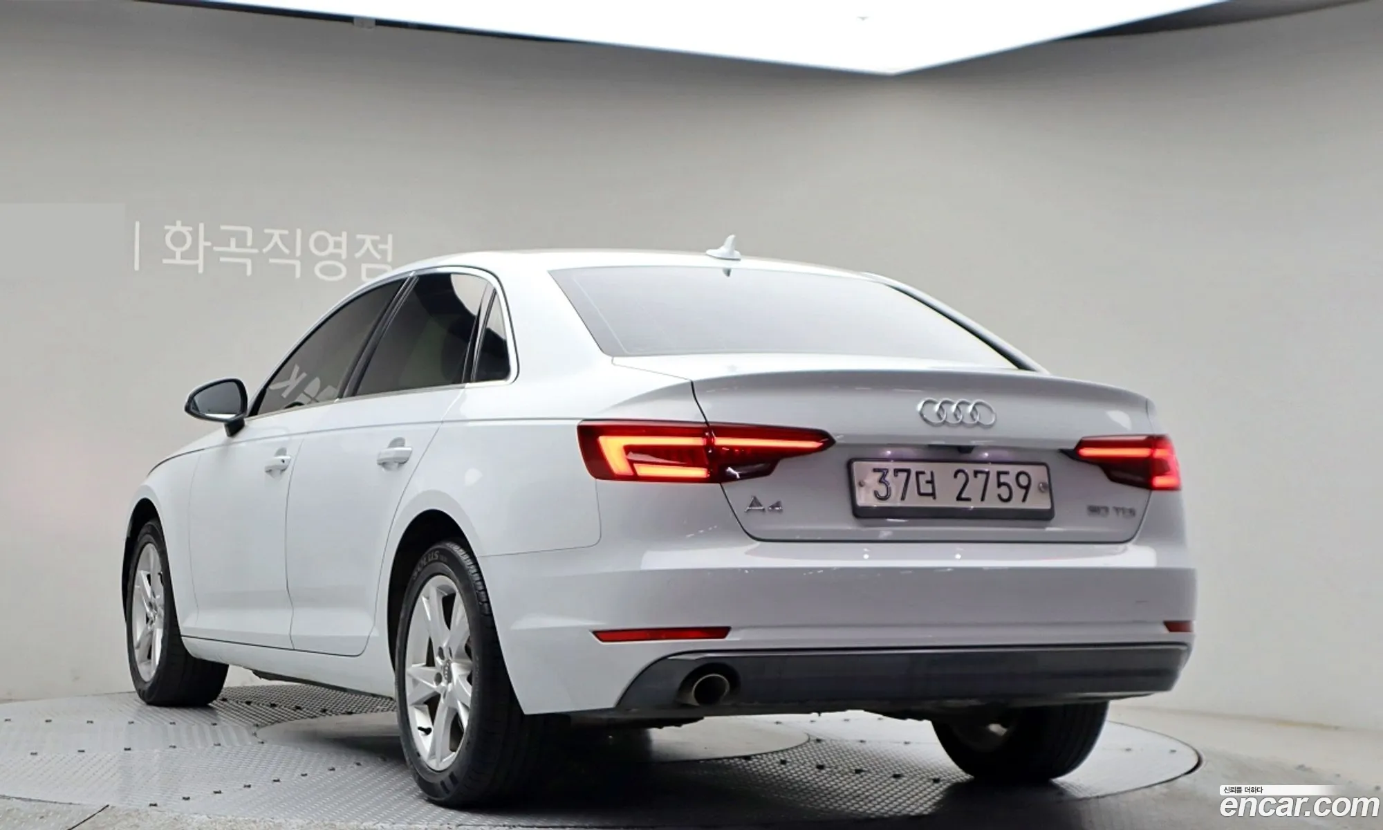Audi A4 2018 — 19
