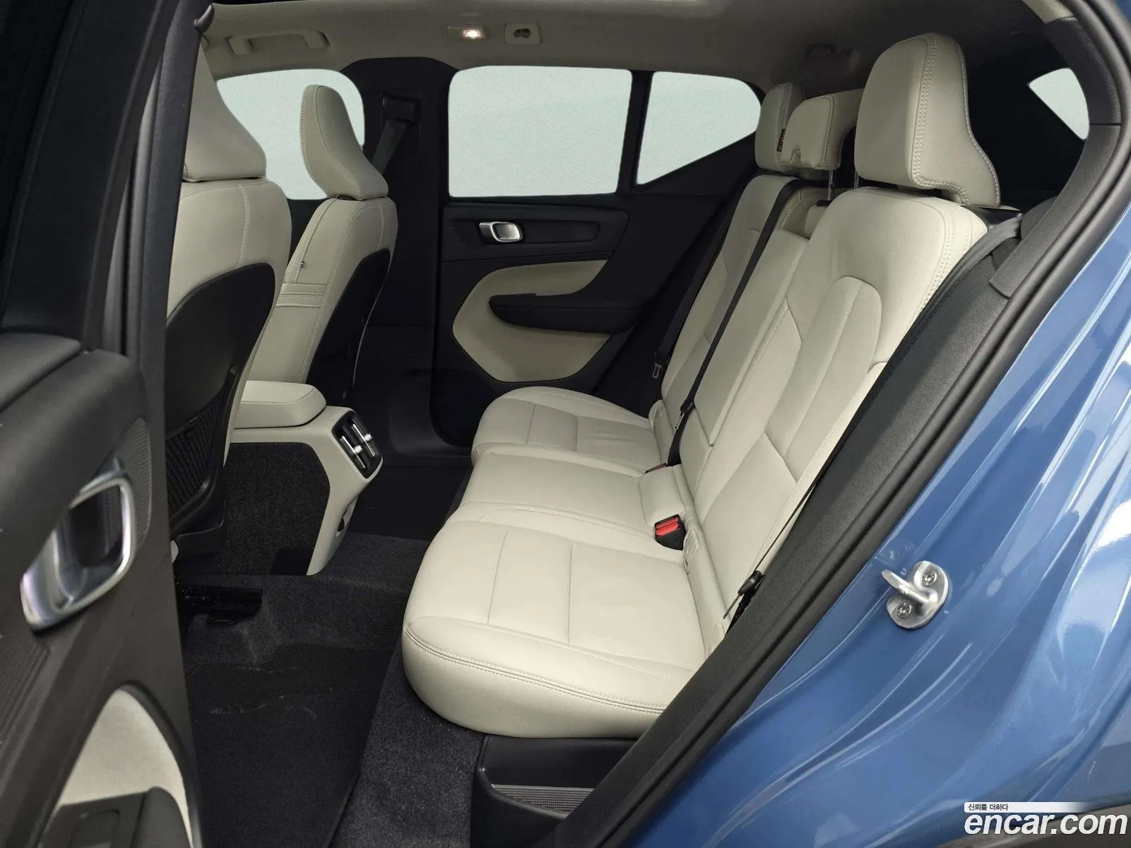 Volvo XC40 2025 — 8