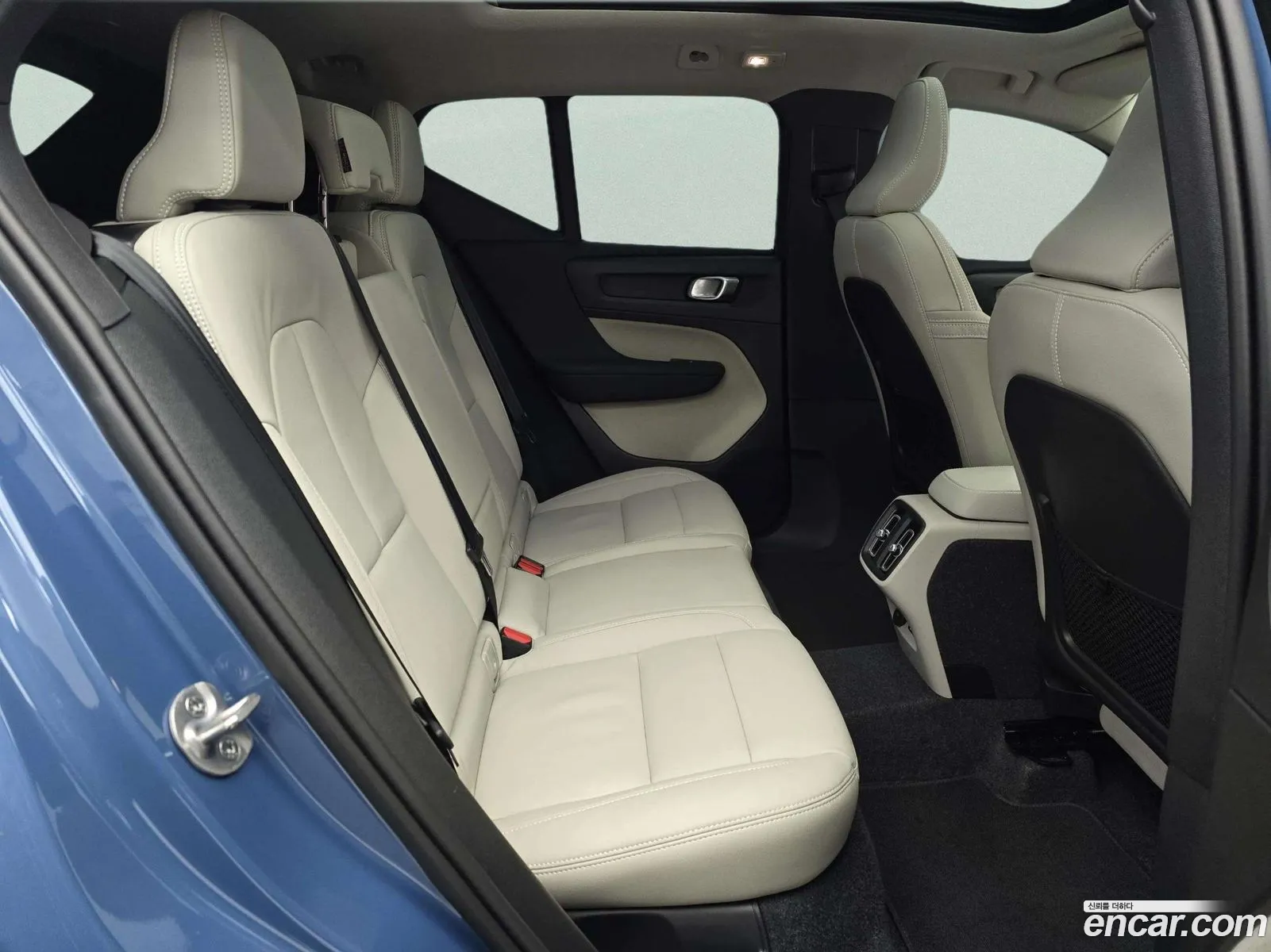 Volvo XC40 2025 — 10