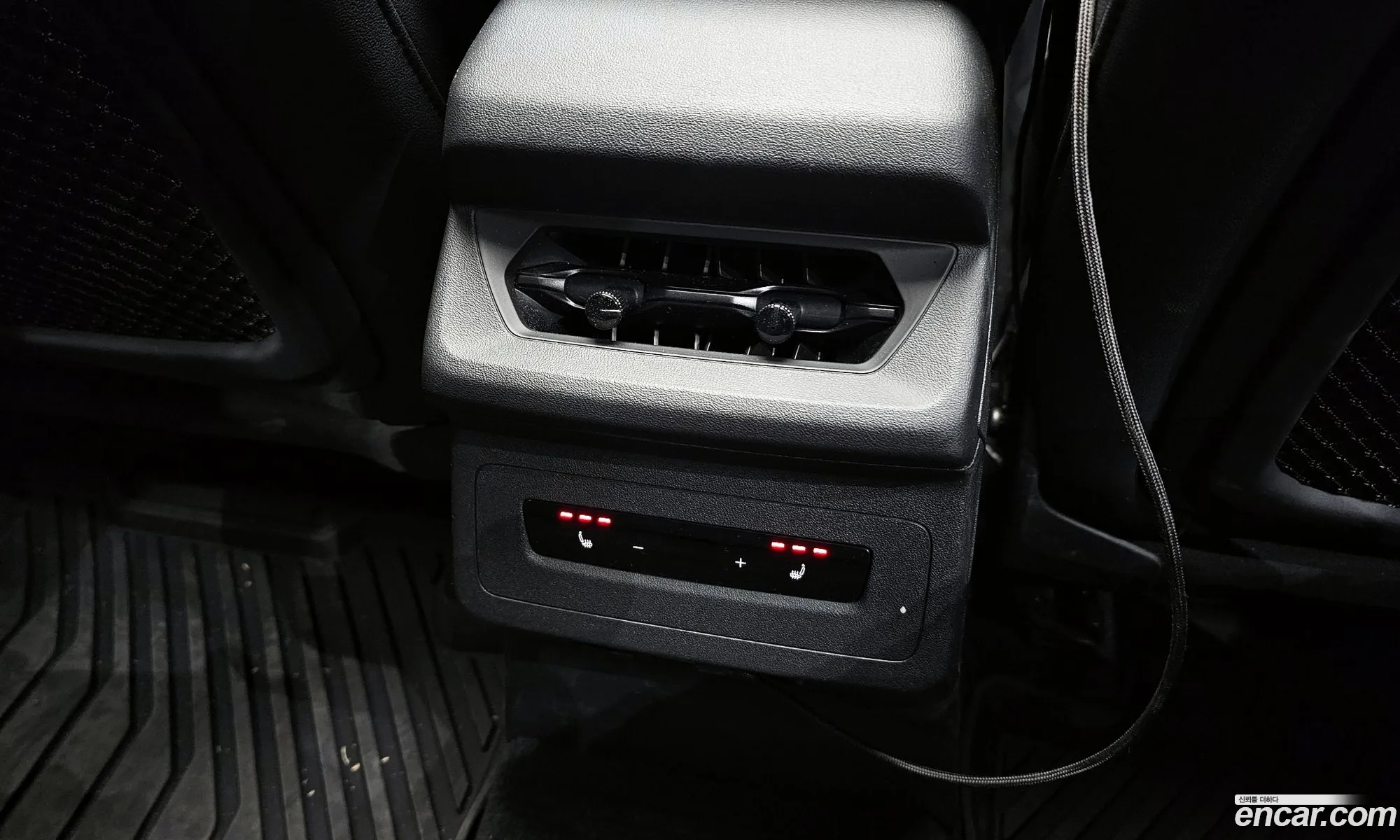 Audi Q6 e-tron 2025 — 3