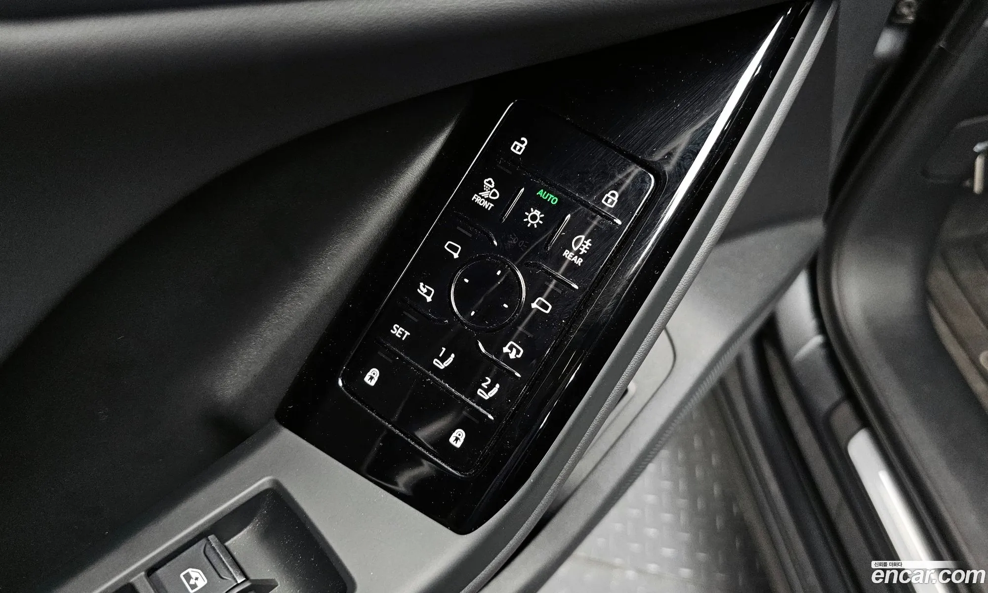 Audi Q6 e-tron 2025 — 4