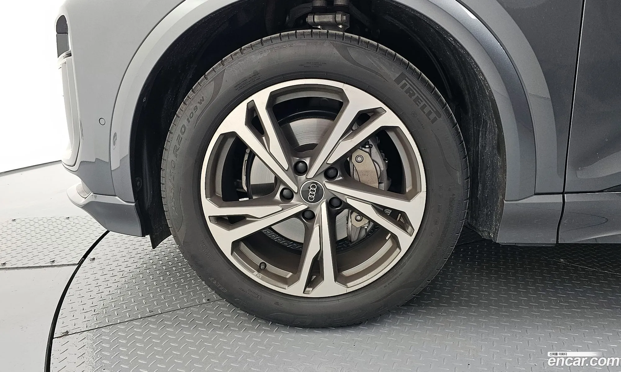Audi Q6 e-tron 2025 — 9
