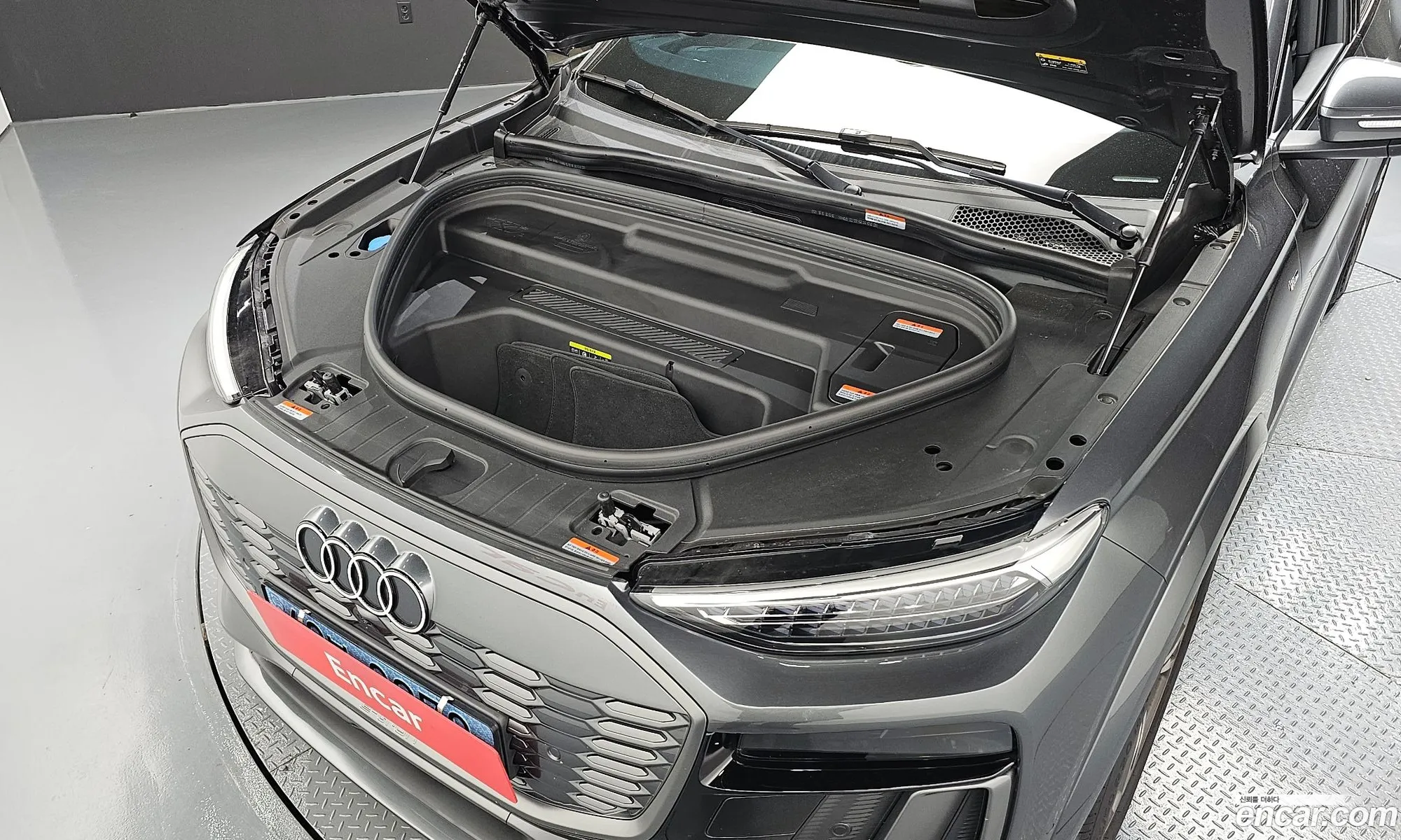 Audi Q6 e-tron 2025 — 10