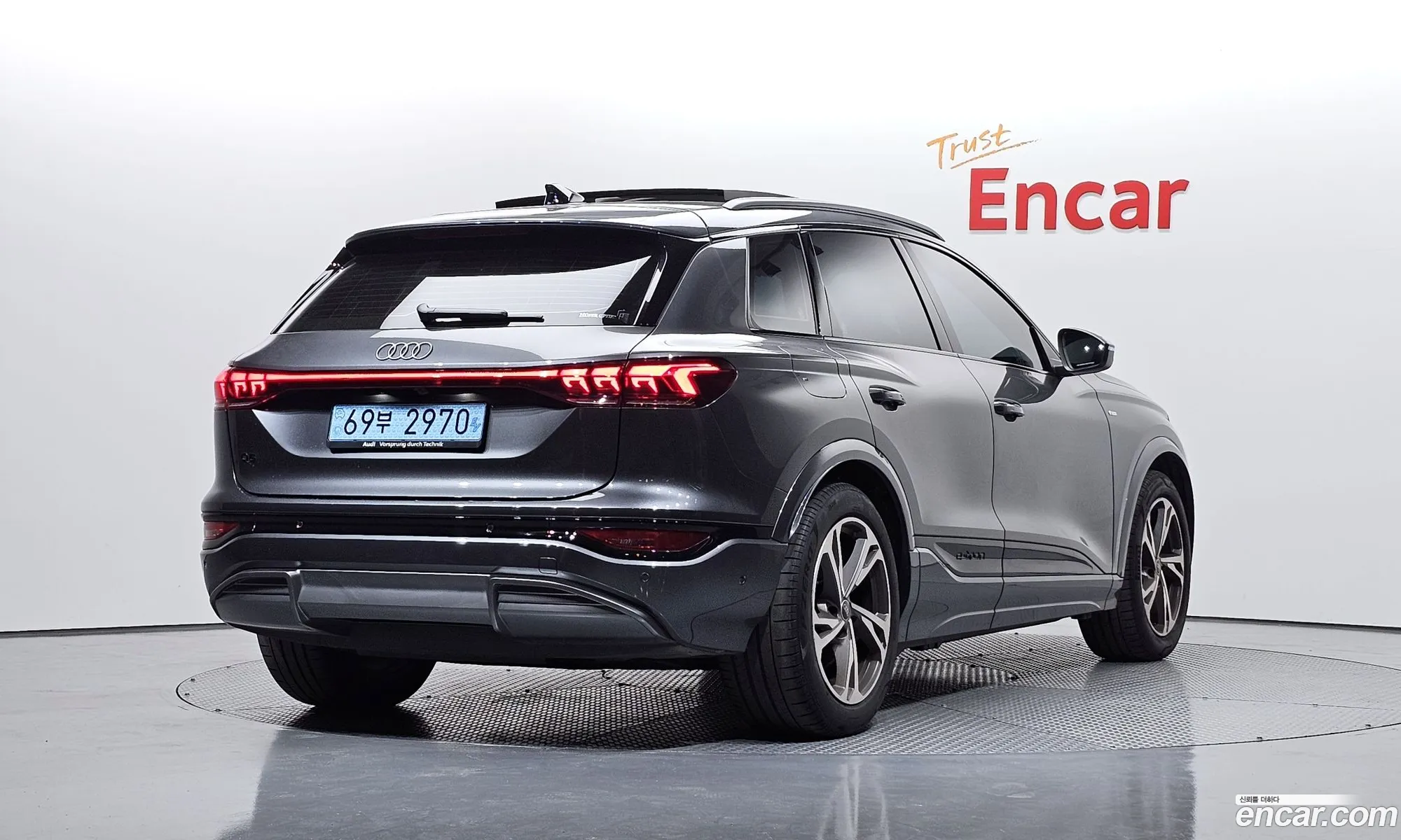 Audi Q6 e-tron 2025 — 2