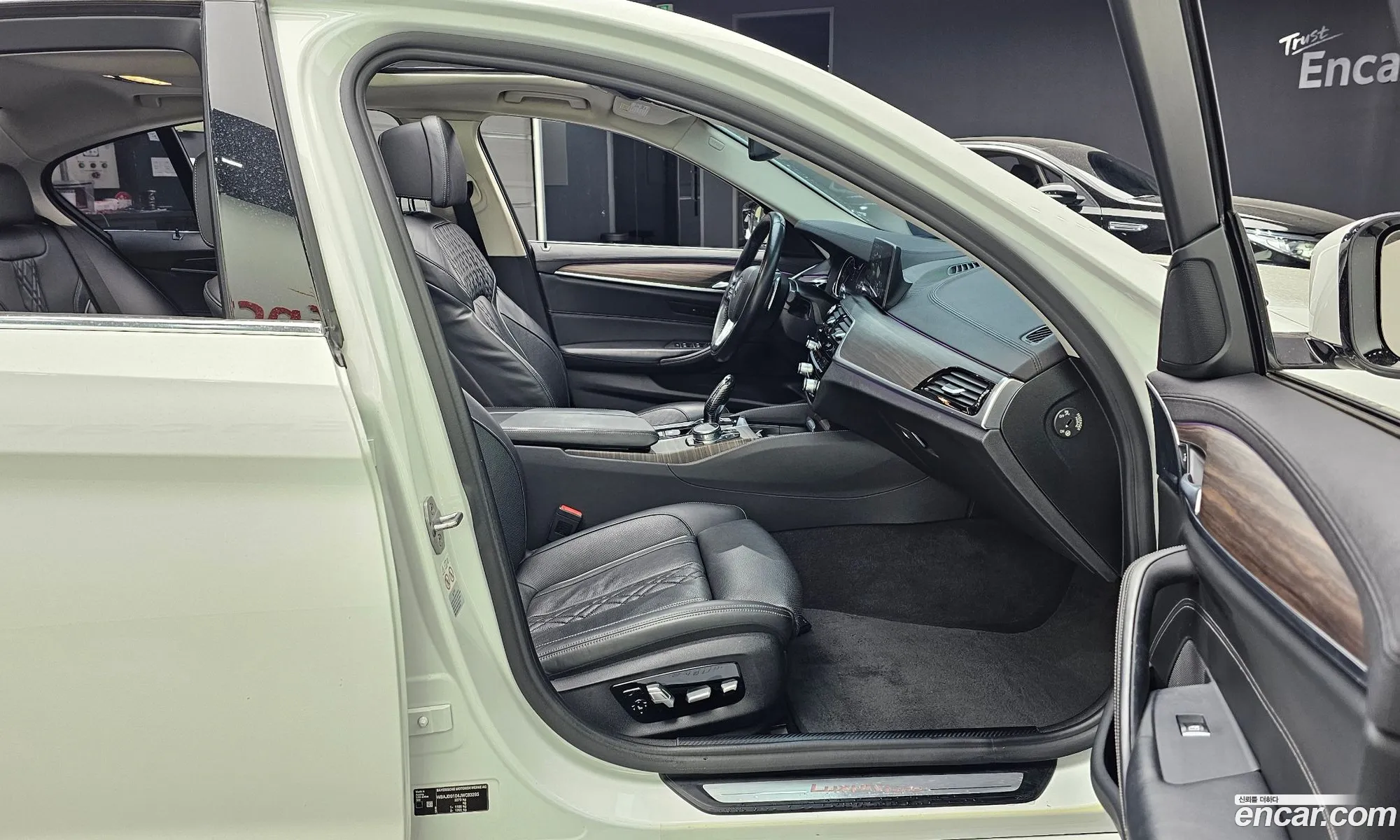 BMW 5 Series 2018 WBAJD9104JWC83285 — 14