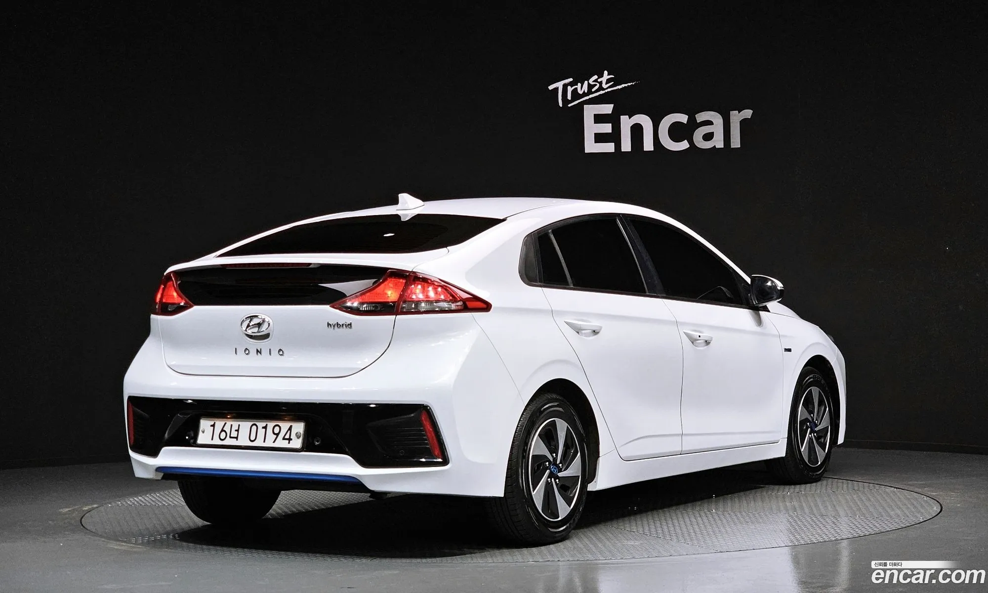 Hyundai Ioniq Hybrid 2016 — 5