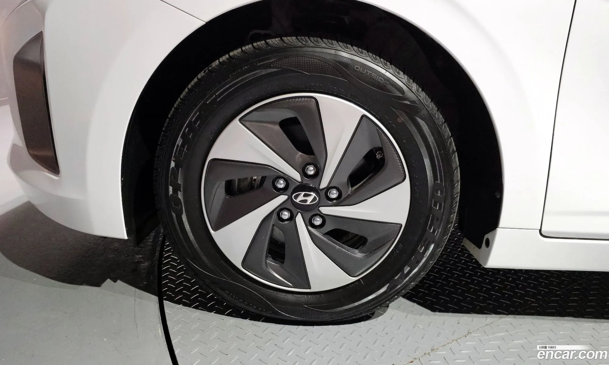 Hyundai Ioniq Hybrid 2016 — 4