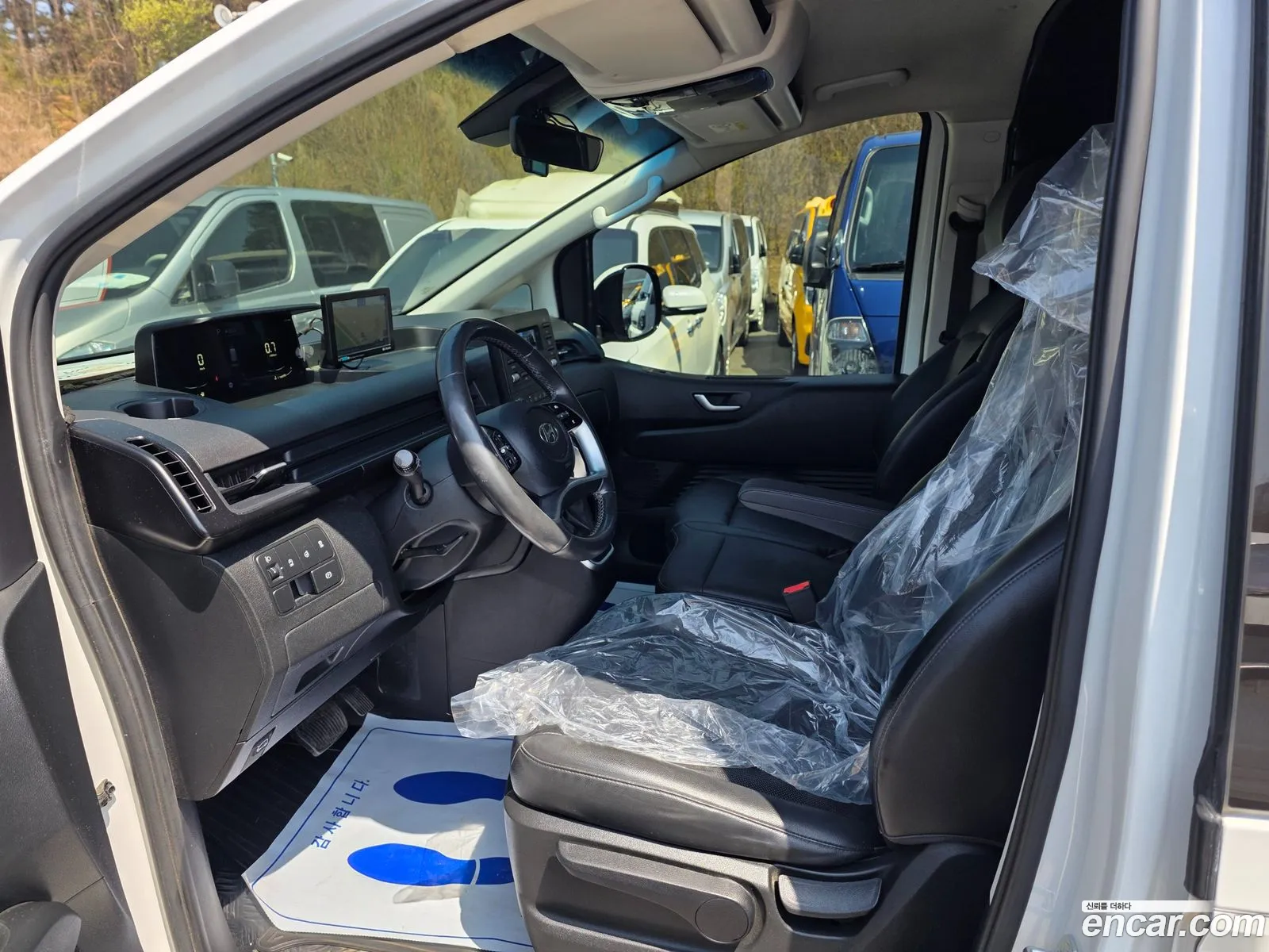 Hyundai Staria 2023 — 3