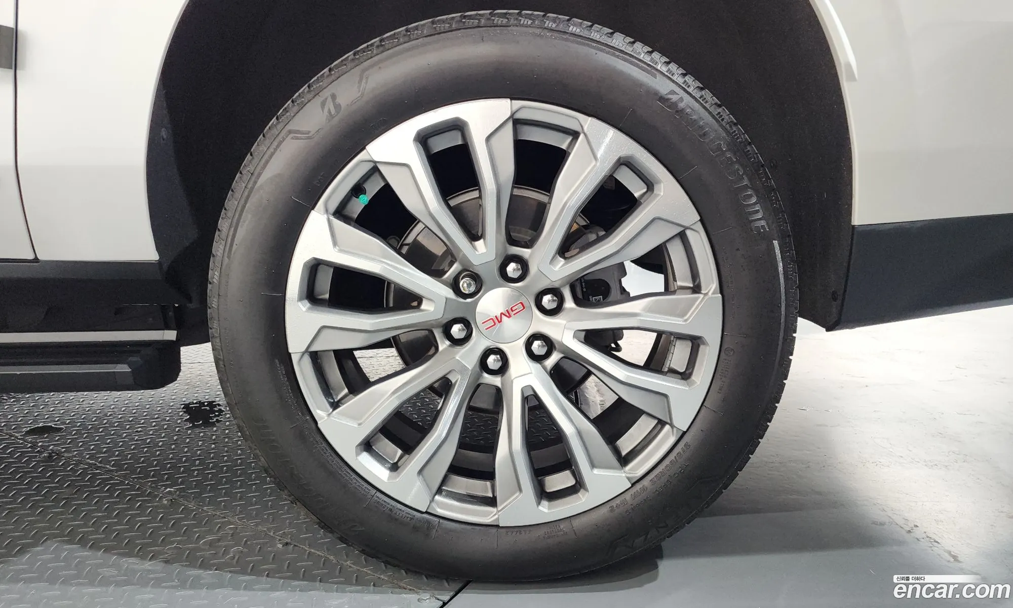 GMC Yukon 2021 1GKS2JKL111111111 — 9