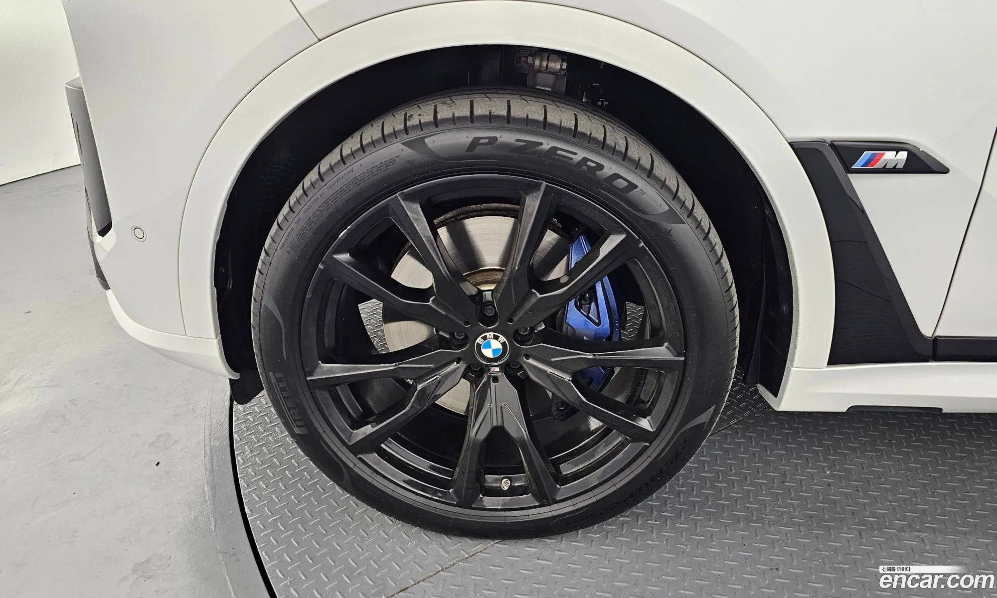 BMW X7 2024 — 28