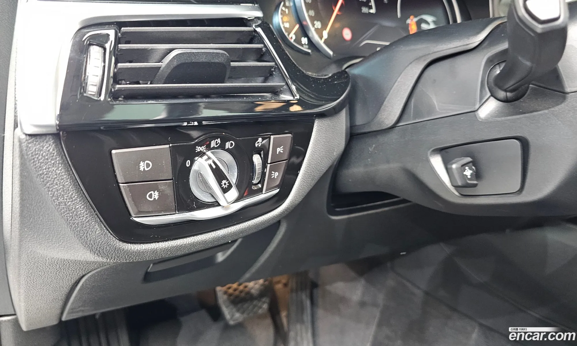 BMW 5 Series 2018 WBAJK7109JBP70917 — 30