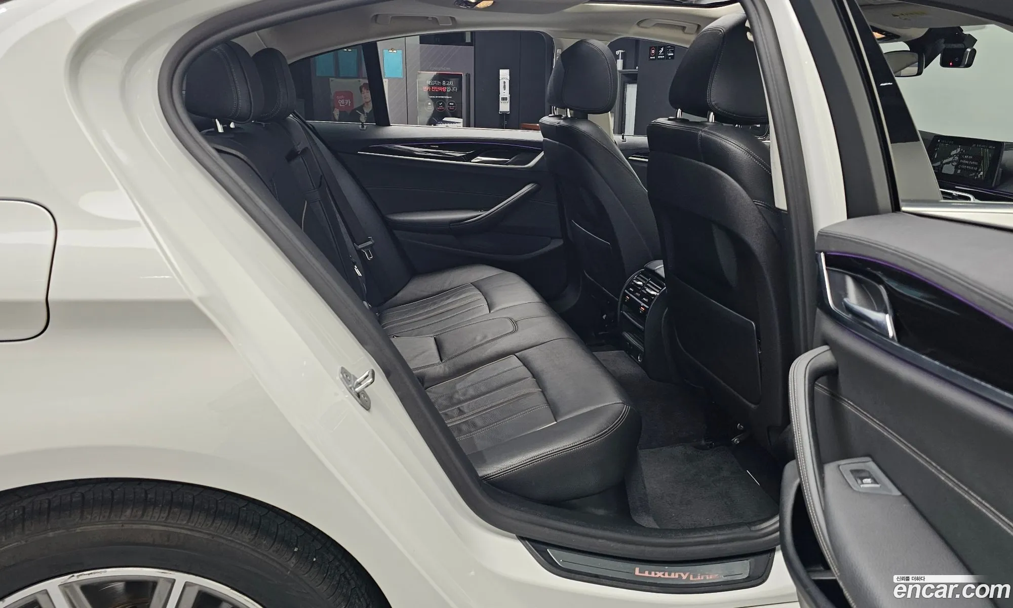 BMW 5 Series 2018 WBAJK7109JBP70917 — 29