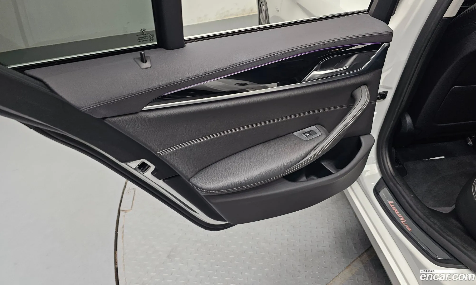 BMW 5 Series 2018 WBAJK7109JBP70917 — 8