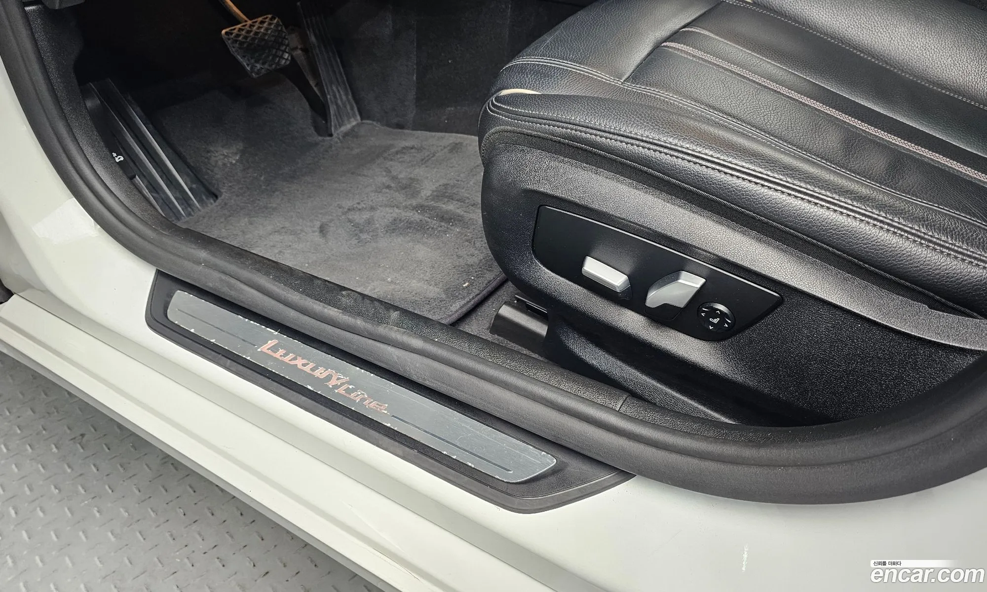 BMW 5 Series 2018 WBAJK7109JBP70917 — 17
