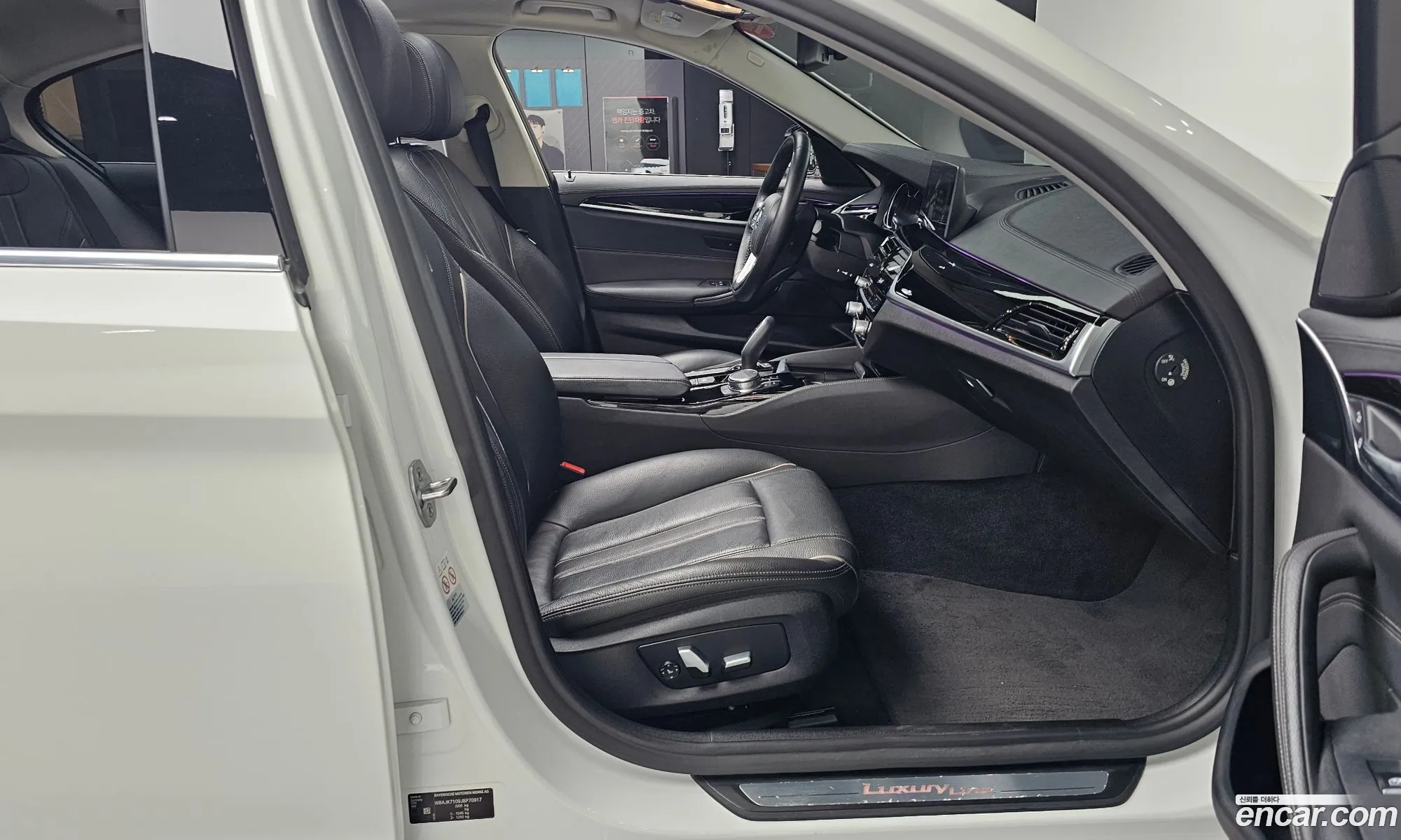 BMW 5 Series 2018 WBAJK7109JBP70917 — 19
