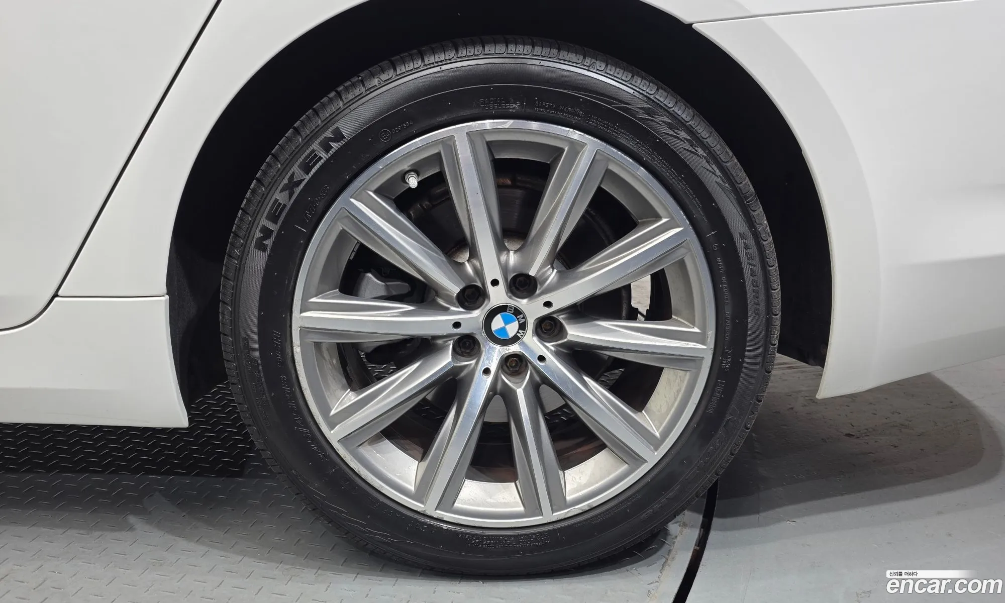 BMW 5 Series 2018 WBAJK7109JBP70917 — 16
